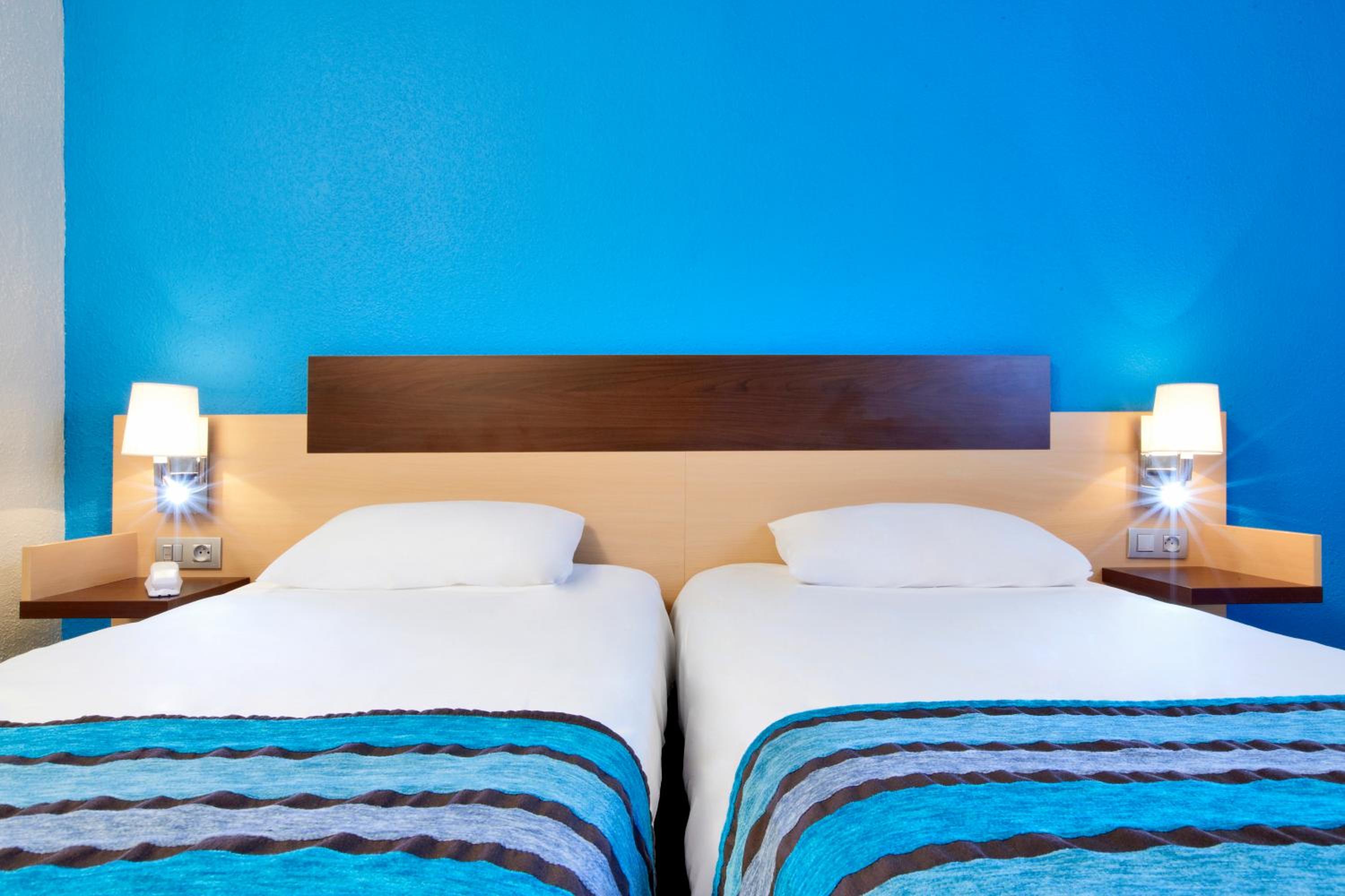 Twin Room - Photo 1