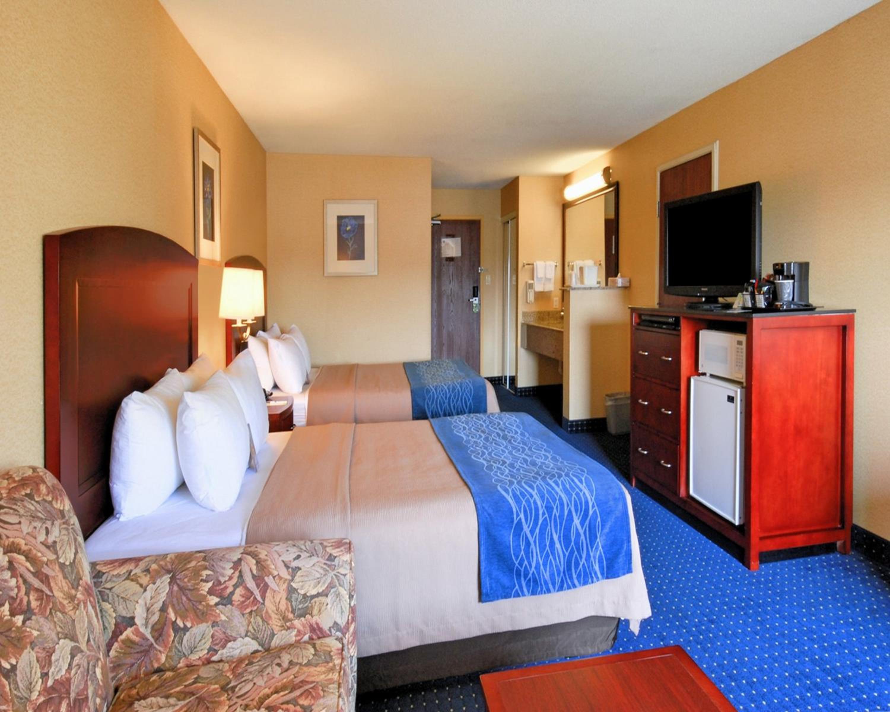 Queen Suite - Non-Smoking - Photo 1