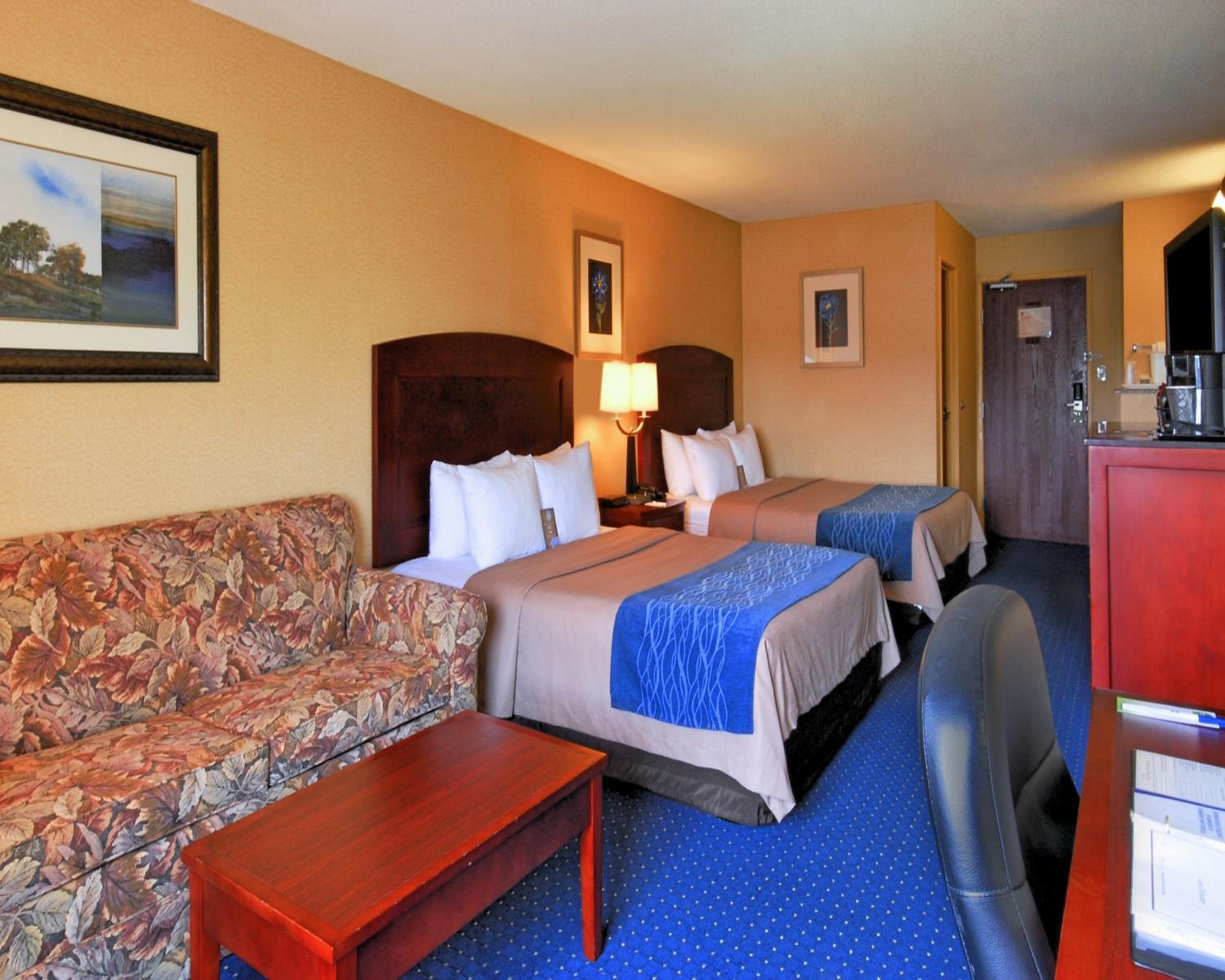 Queen Suite - Non-Smoking - Photo 2