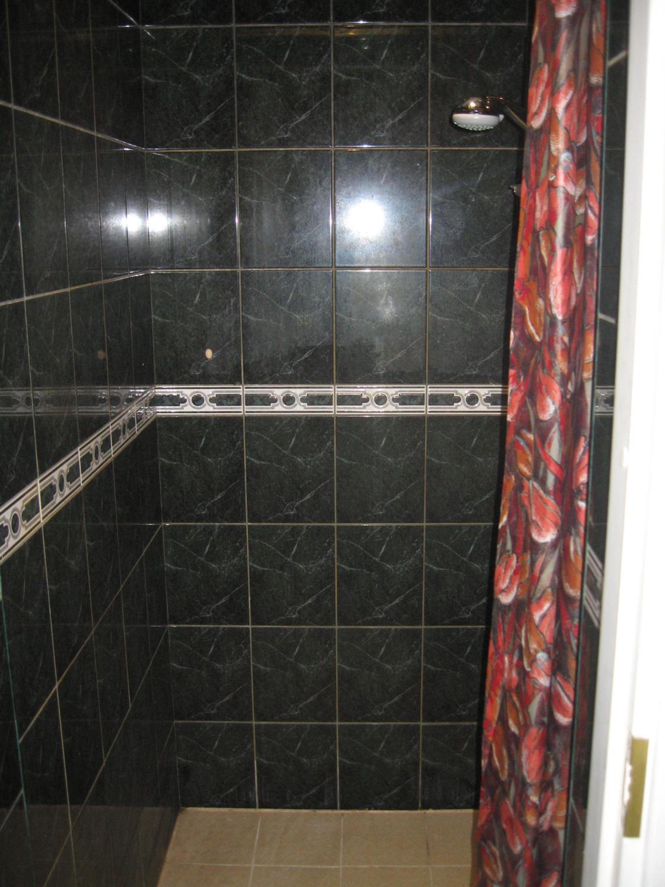 Double Room with Private Bathroom - Photo 3