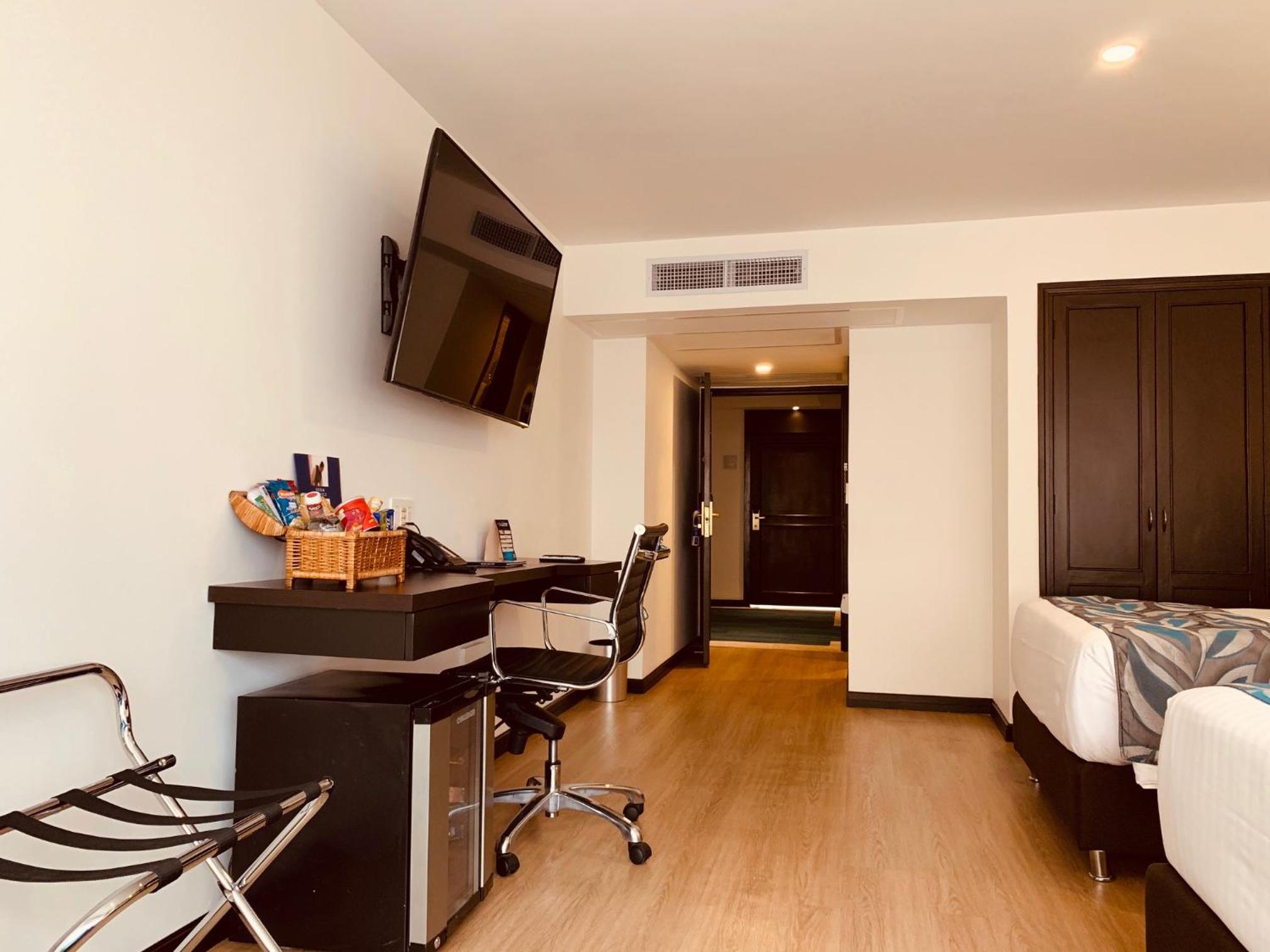 Twin Room - Photo 3
