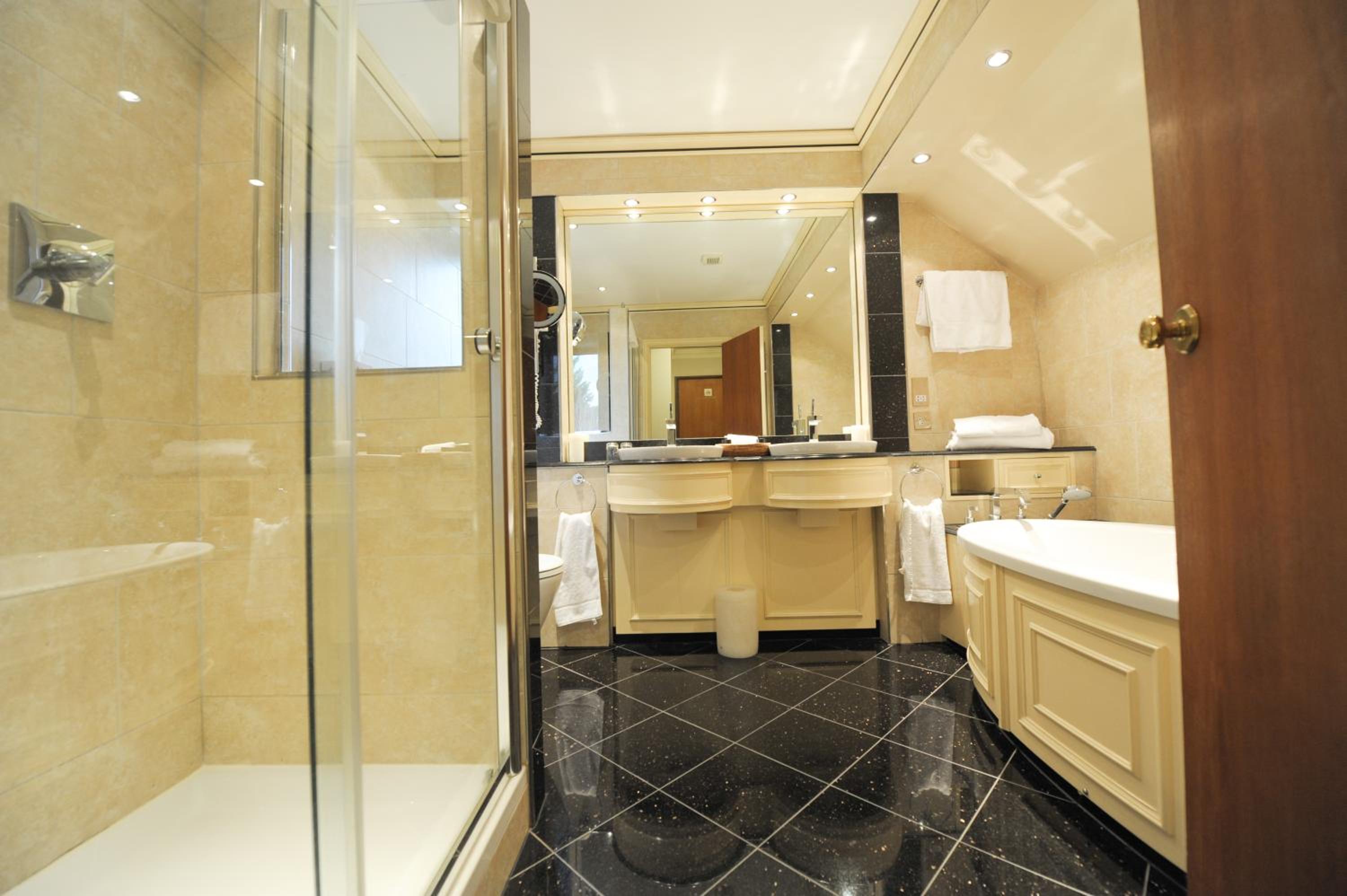 Suite - Photo 3