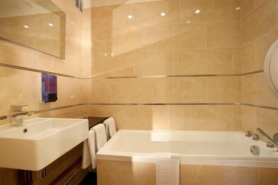 Double Room with Bath photo 3