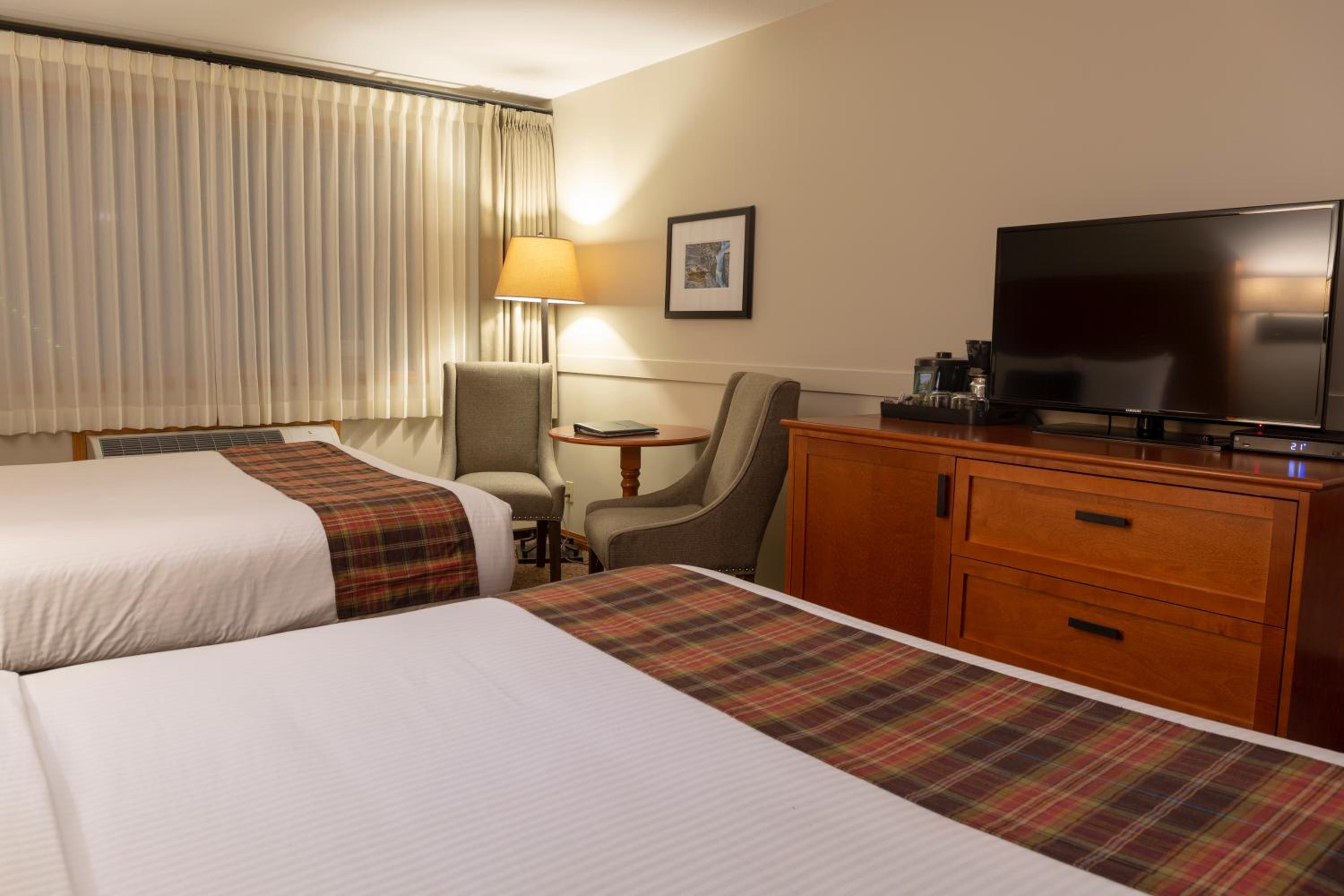 Queen Room with Two Queen Beds photo 1