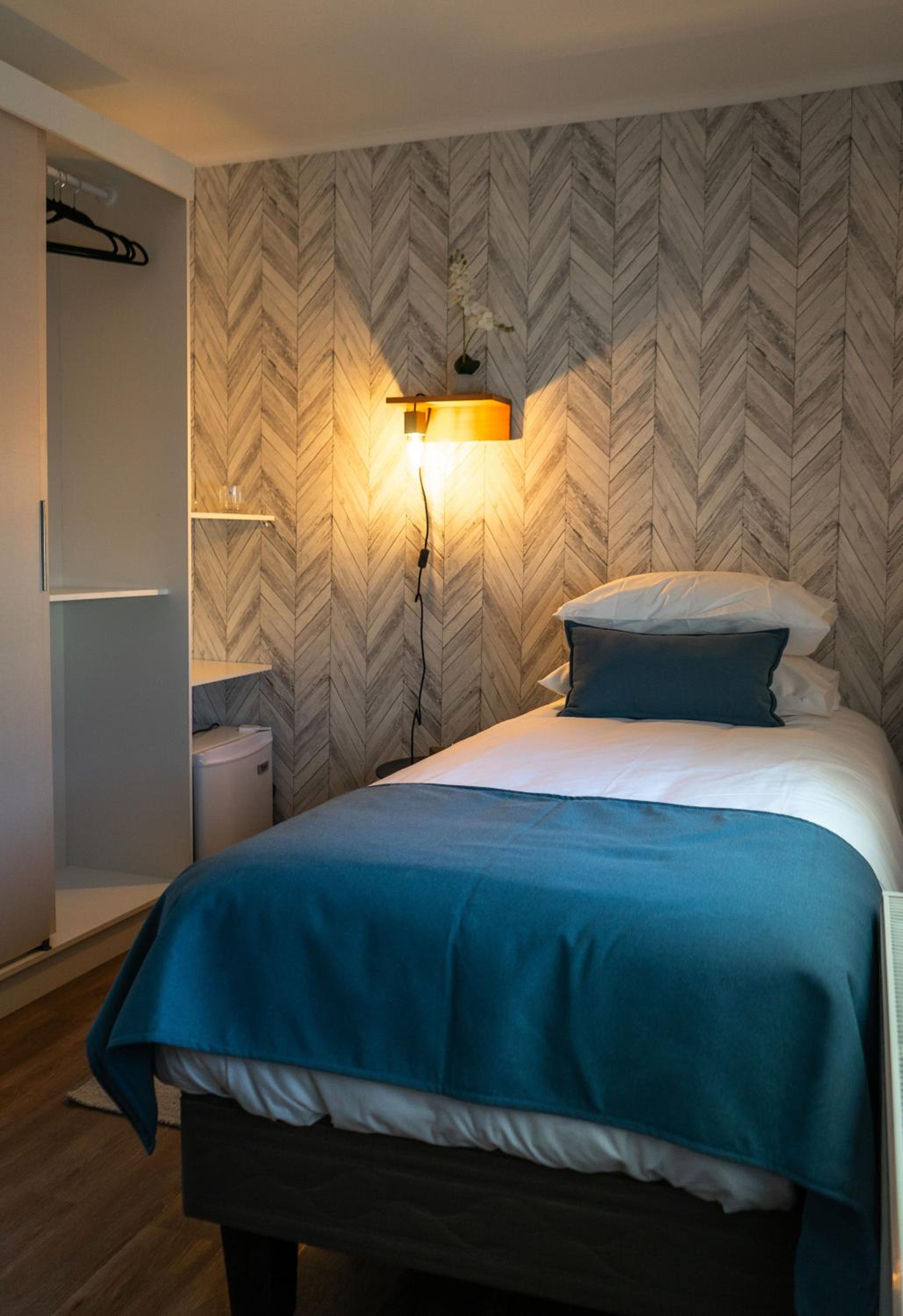 Single Room with Private Bathroom photo 3