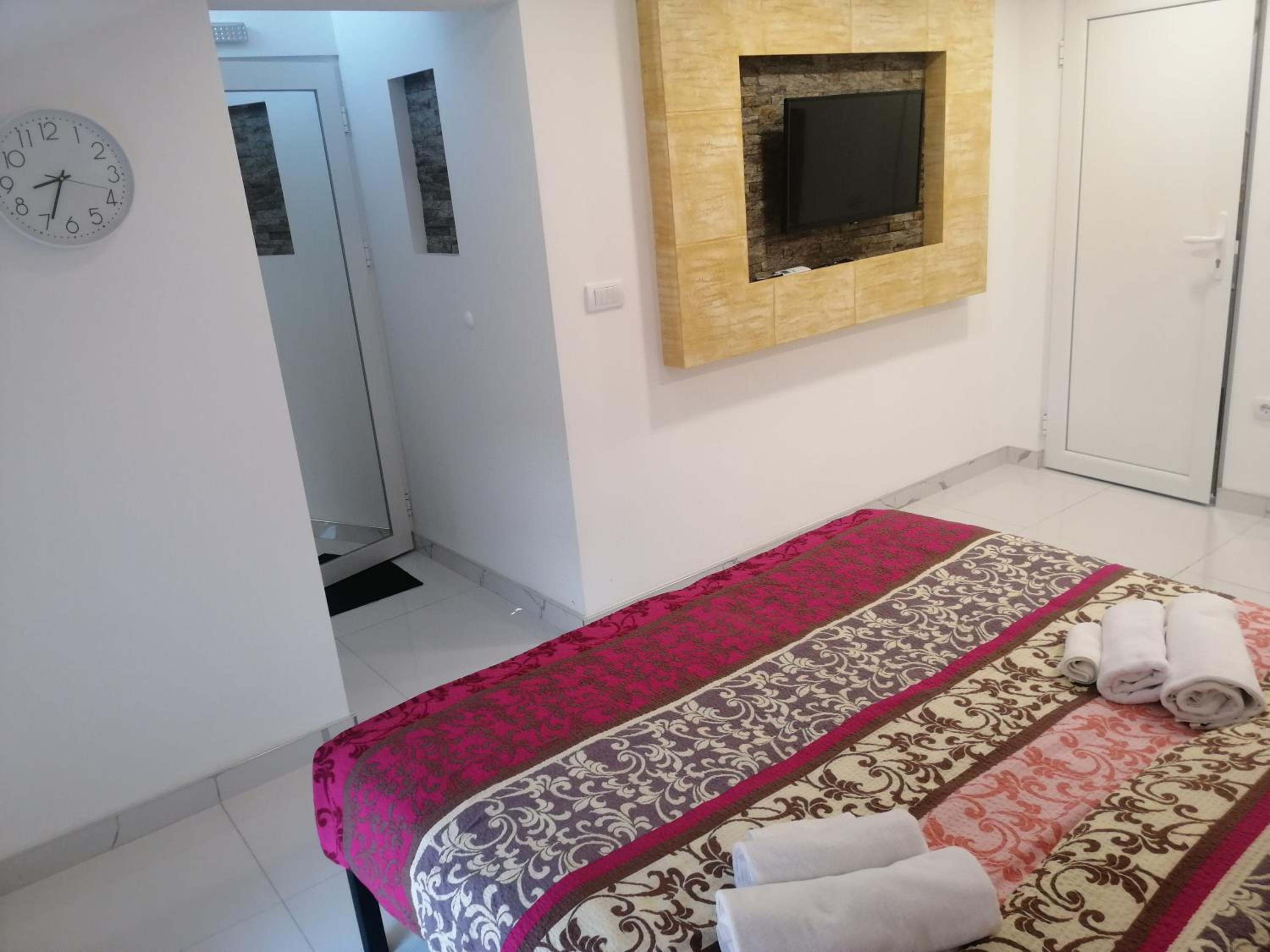 Deluxe Double Room with Shower photo 1