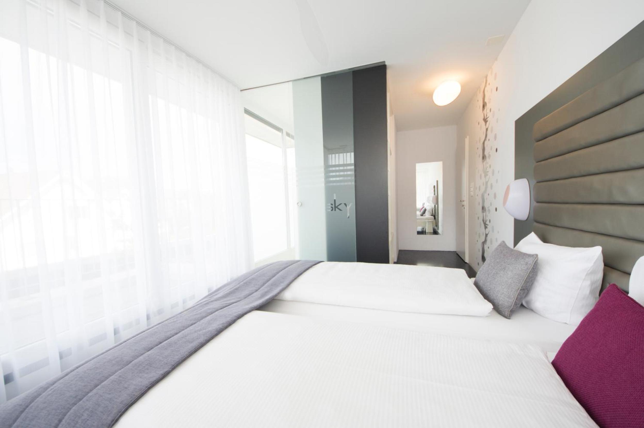 Standard Double Room no pet - Photo 2