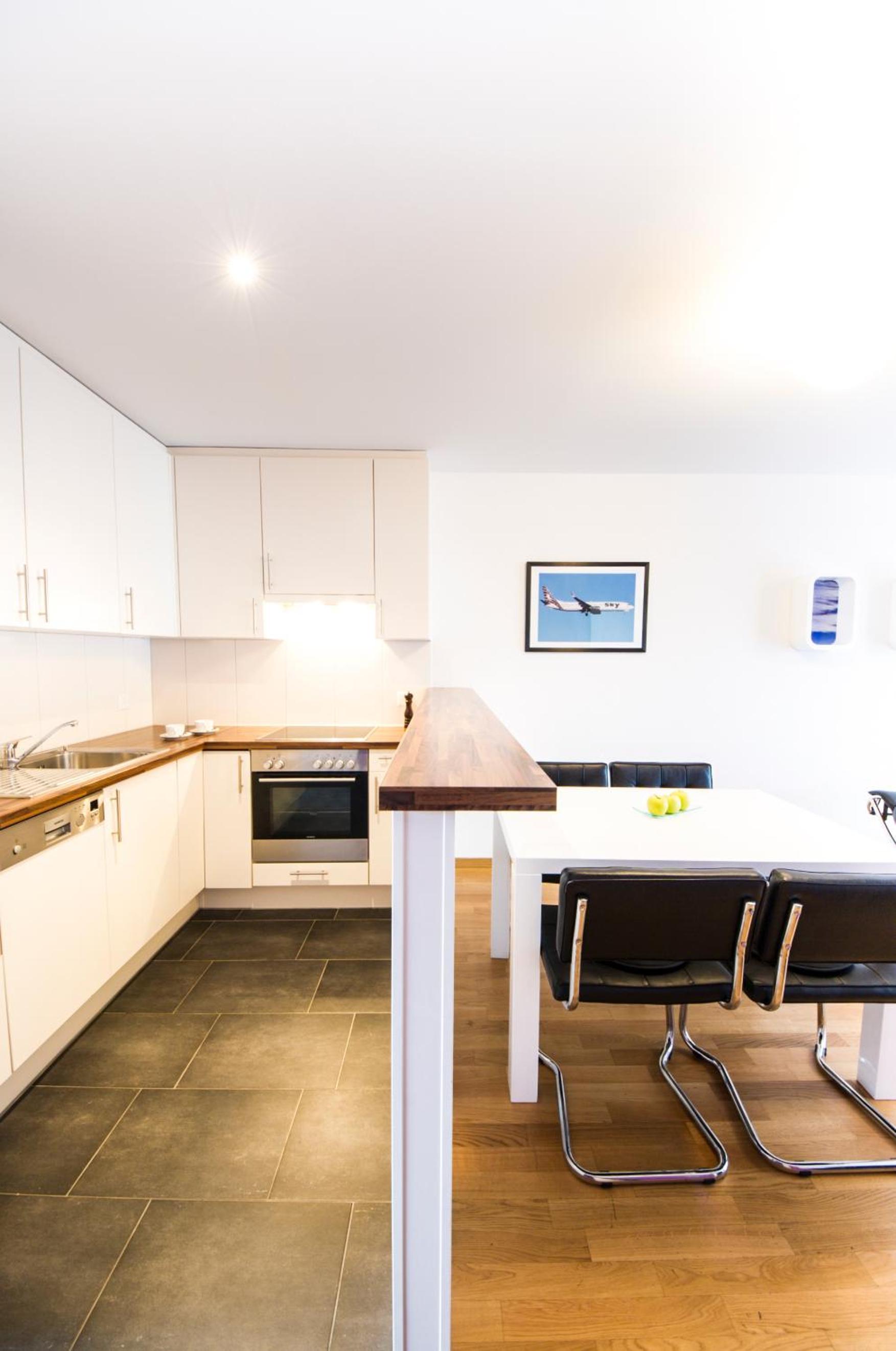 Two-Bedroom Apartment - Pet Friendly - Photo 2