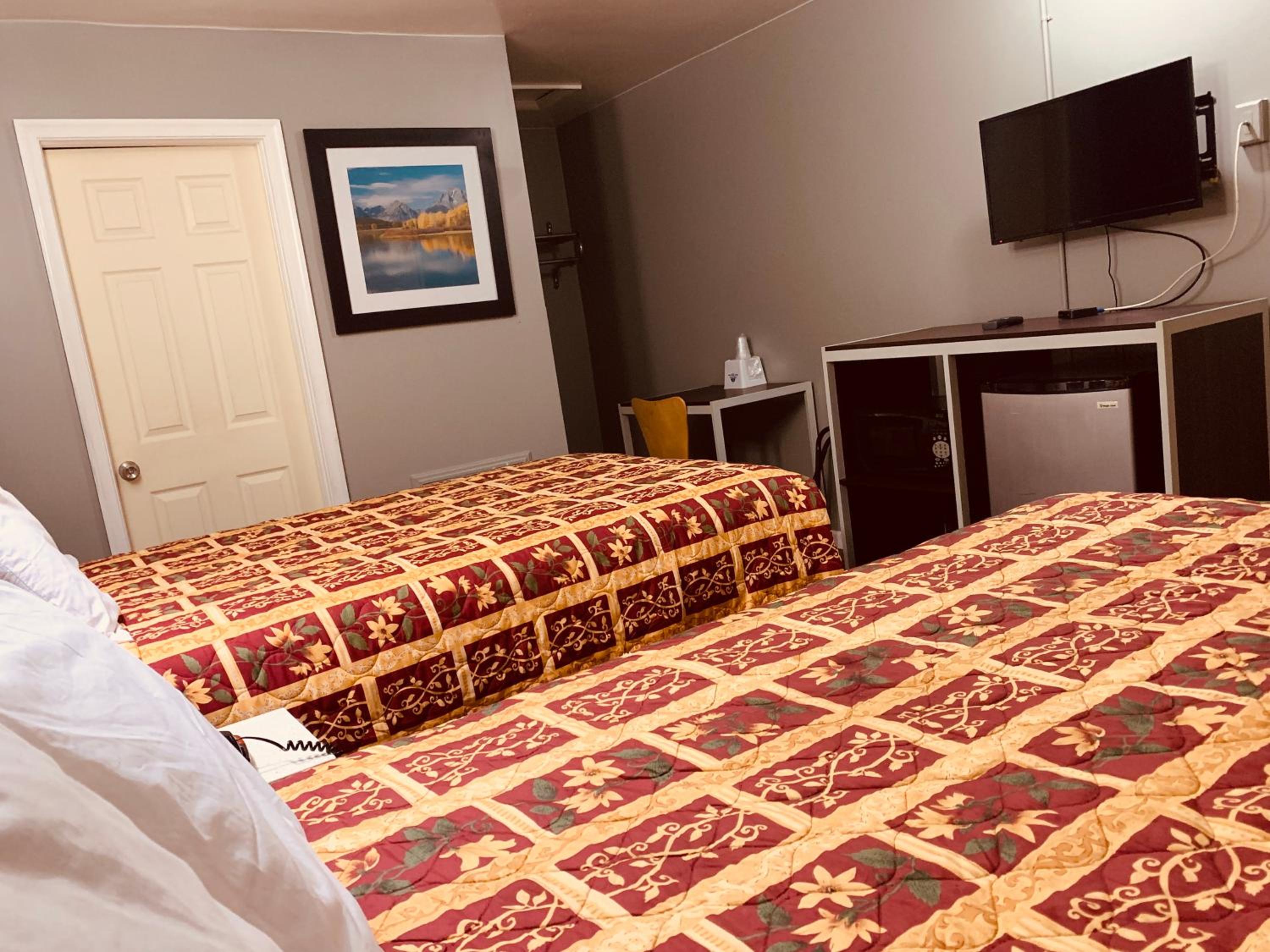 Double Room with Two Double Beds - Smoking - Photo 2