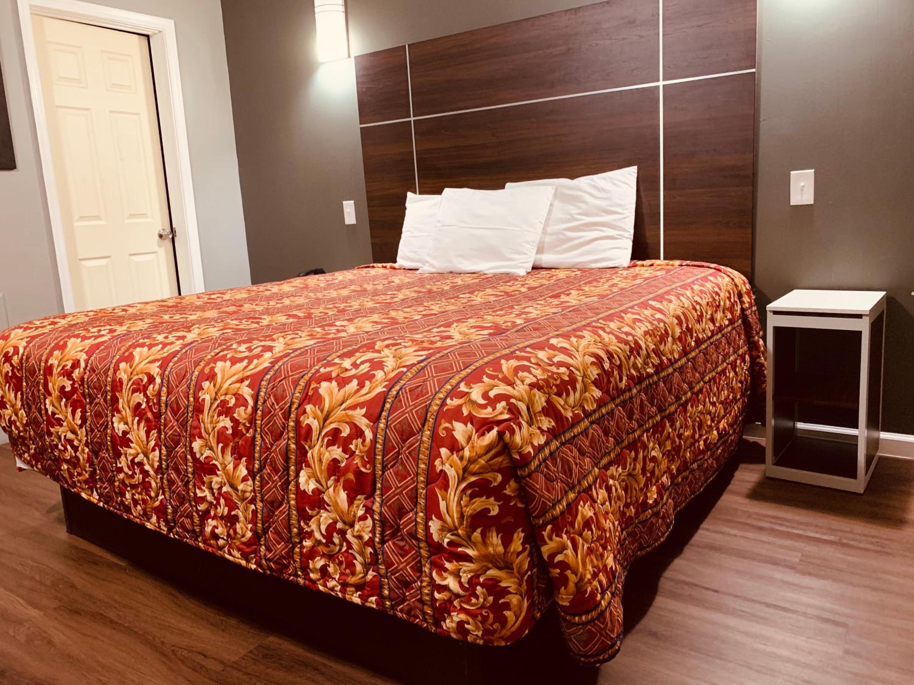 King Room - Non-Smoking - Photo 1