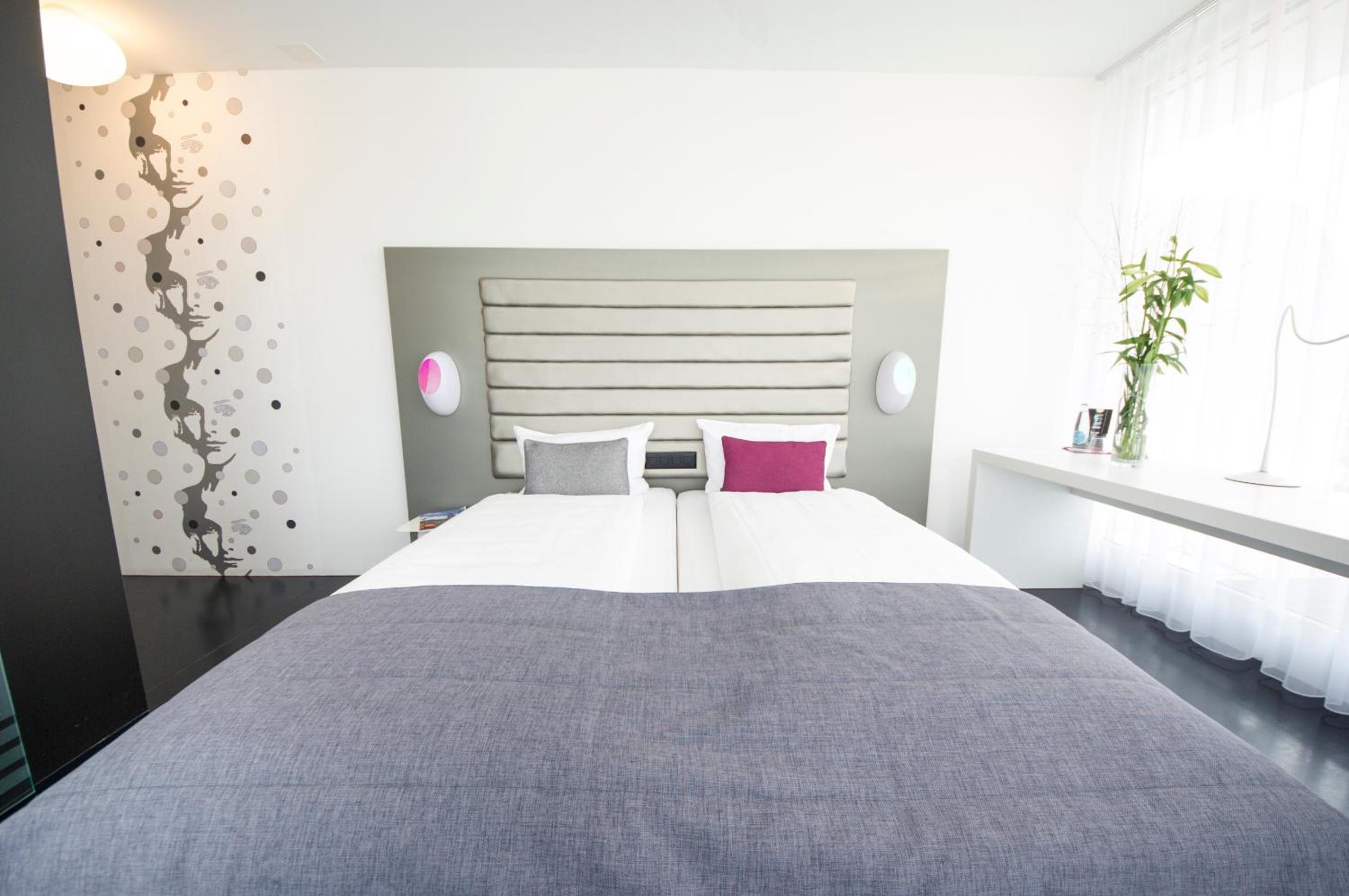 Standard Double Room no pet - Photo 4