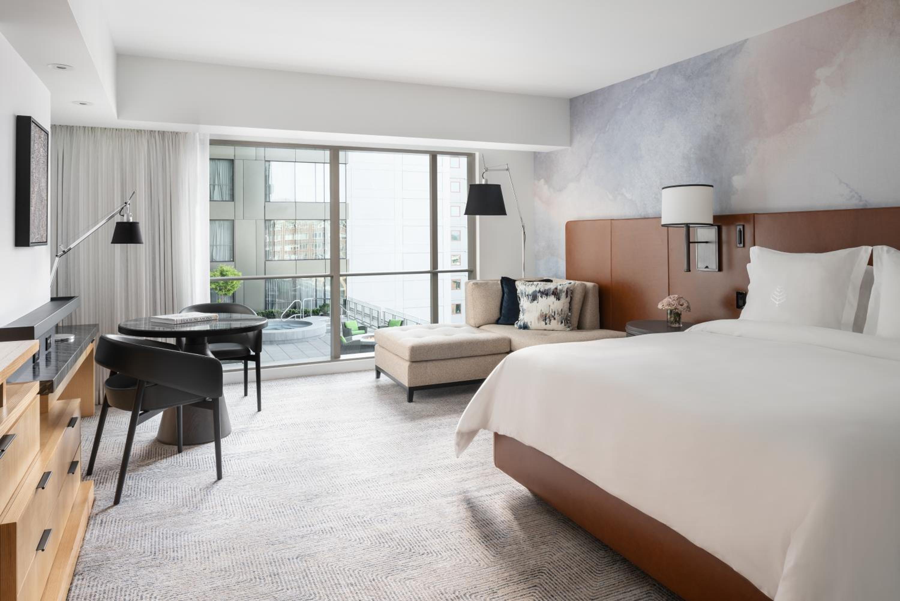 Seattle View King - Hearing Accessible