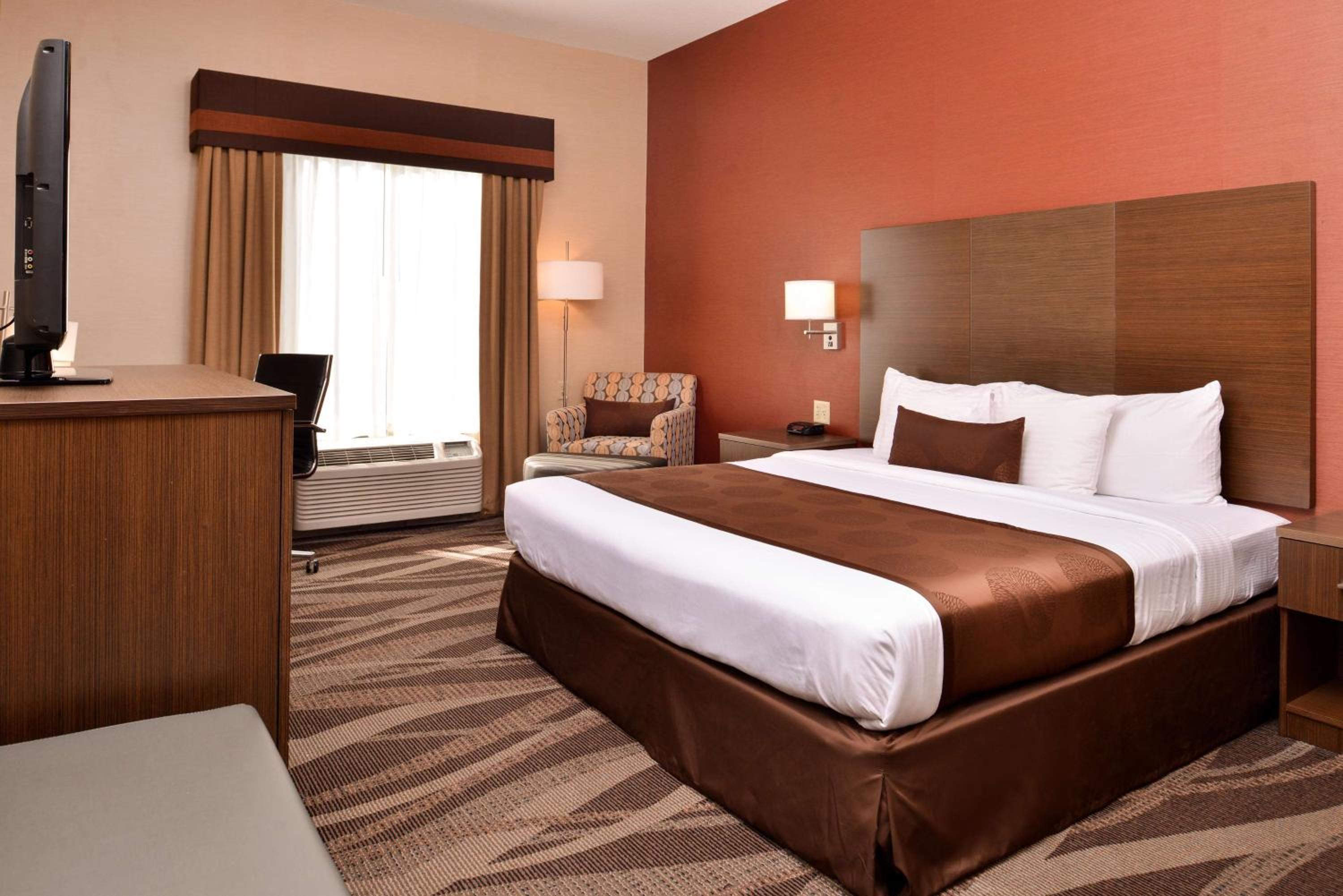 King Room - Non-Smoking - Photo 4