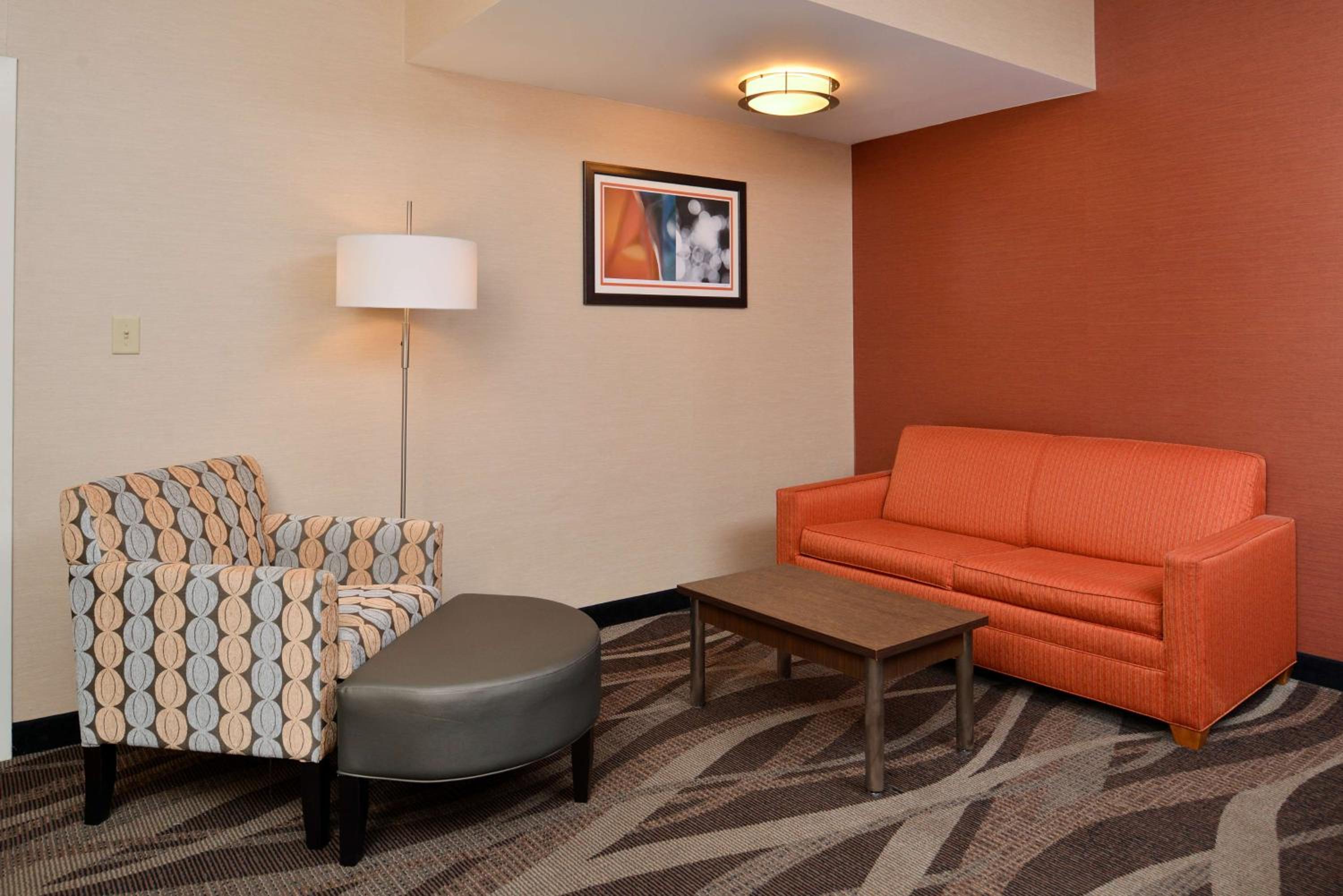 Queen Room with Two Queen Beds and Sofa Bed - Photo 4