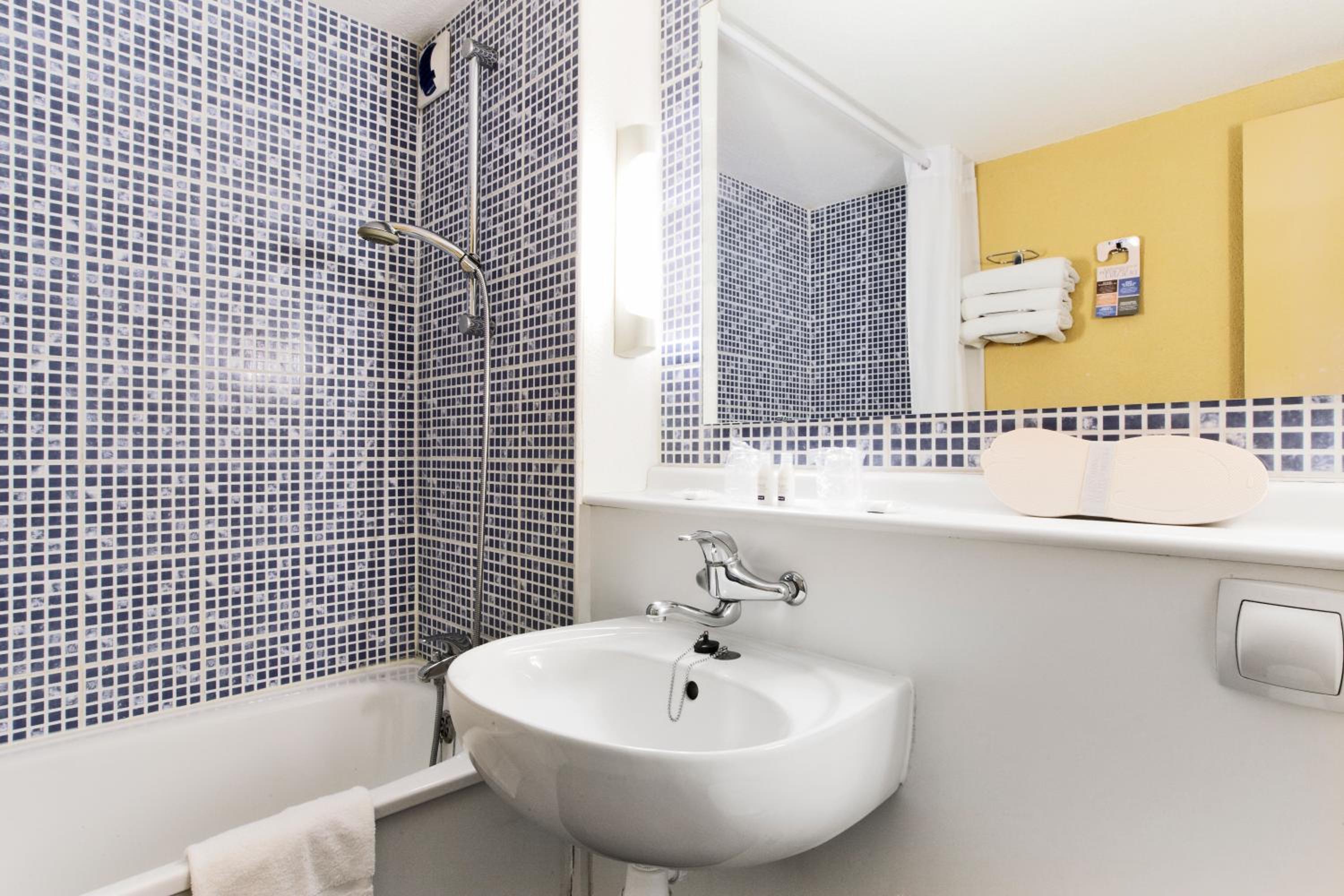 Double Room - Photo 6