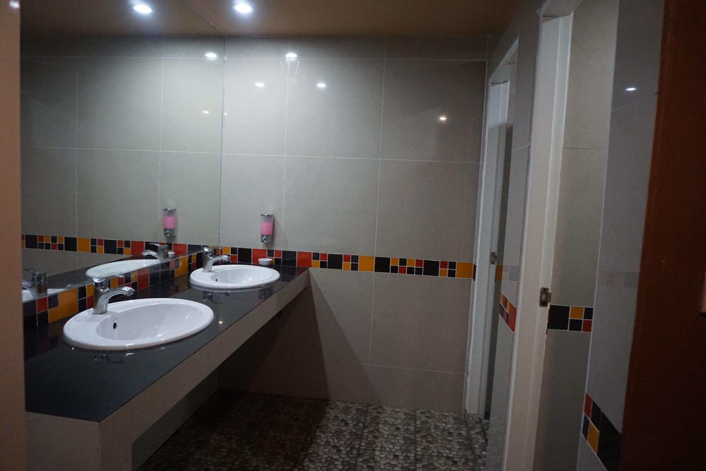 Deluxe Double Room - Photo 11