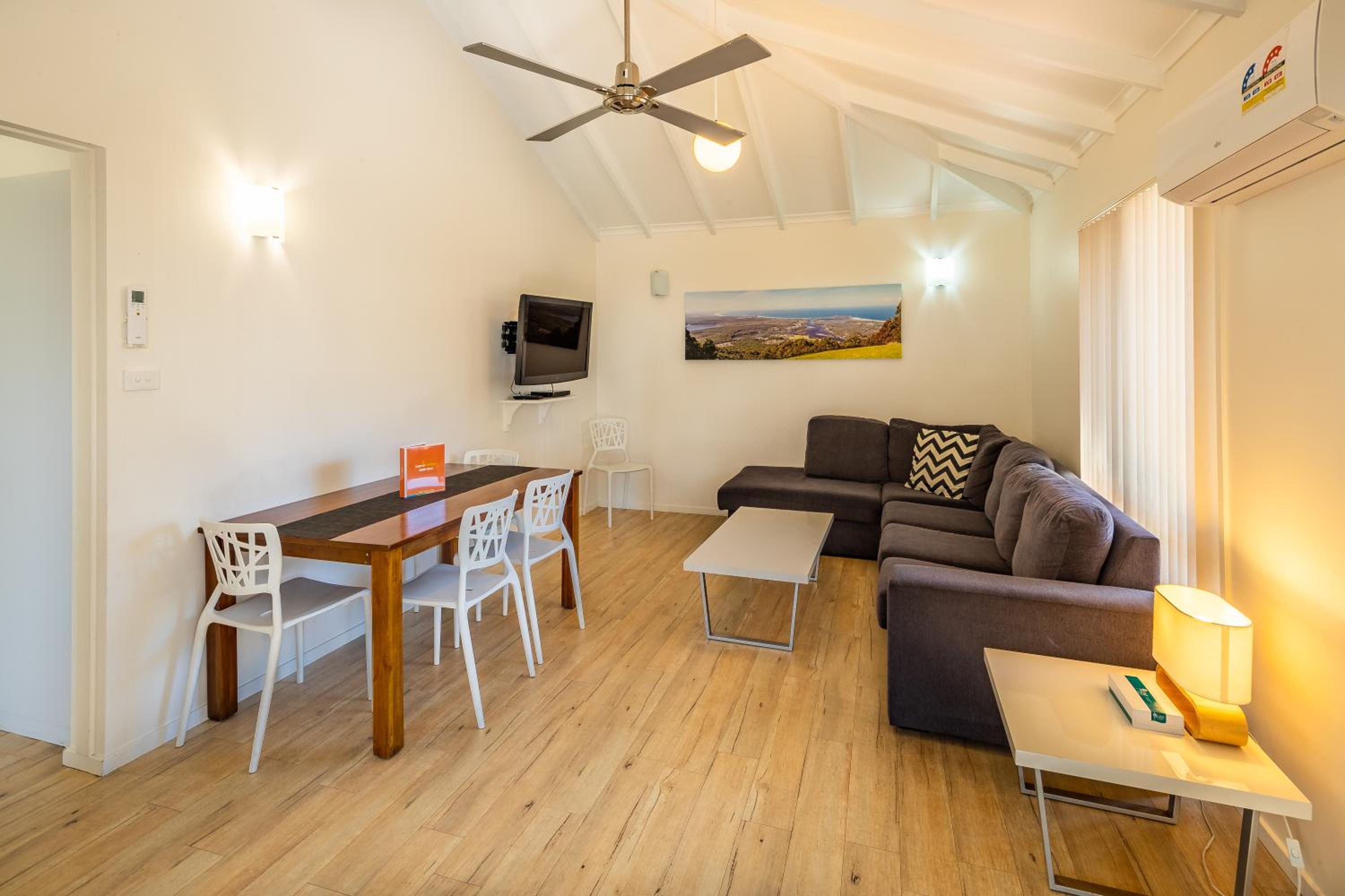Beachside Cottage - No pets allowed - Photo 6