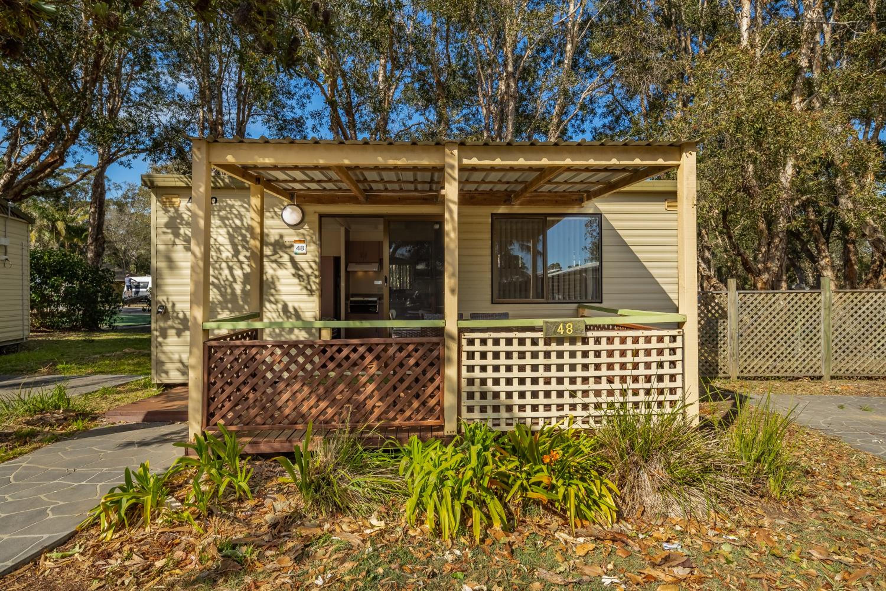 Studio Cabin - Pet Friendly - Photo 2