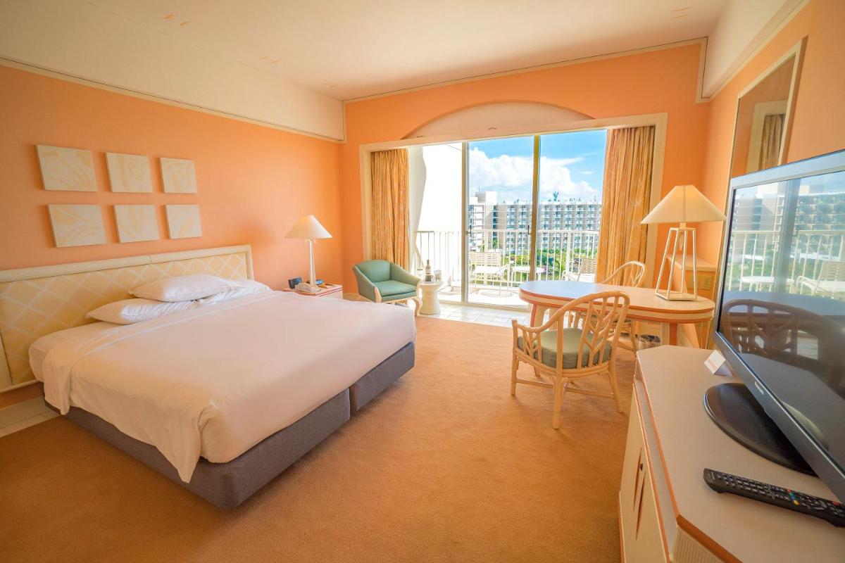 King Room with Ocean View - Club Access photo 1