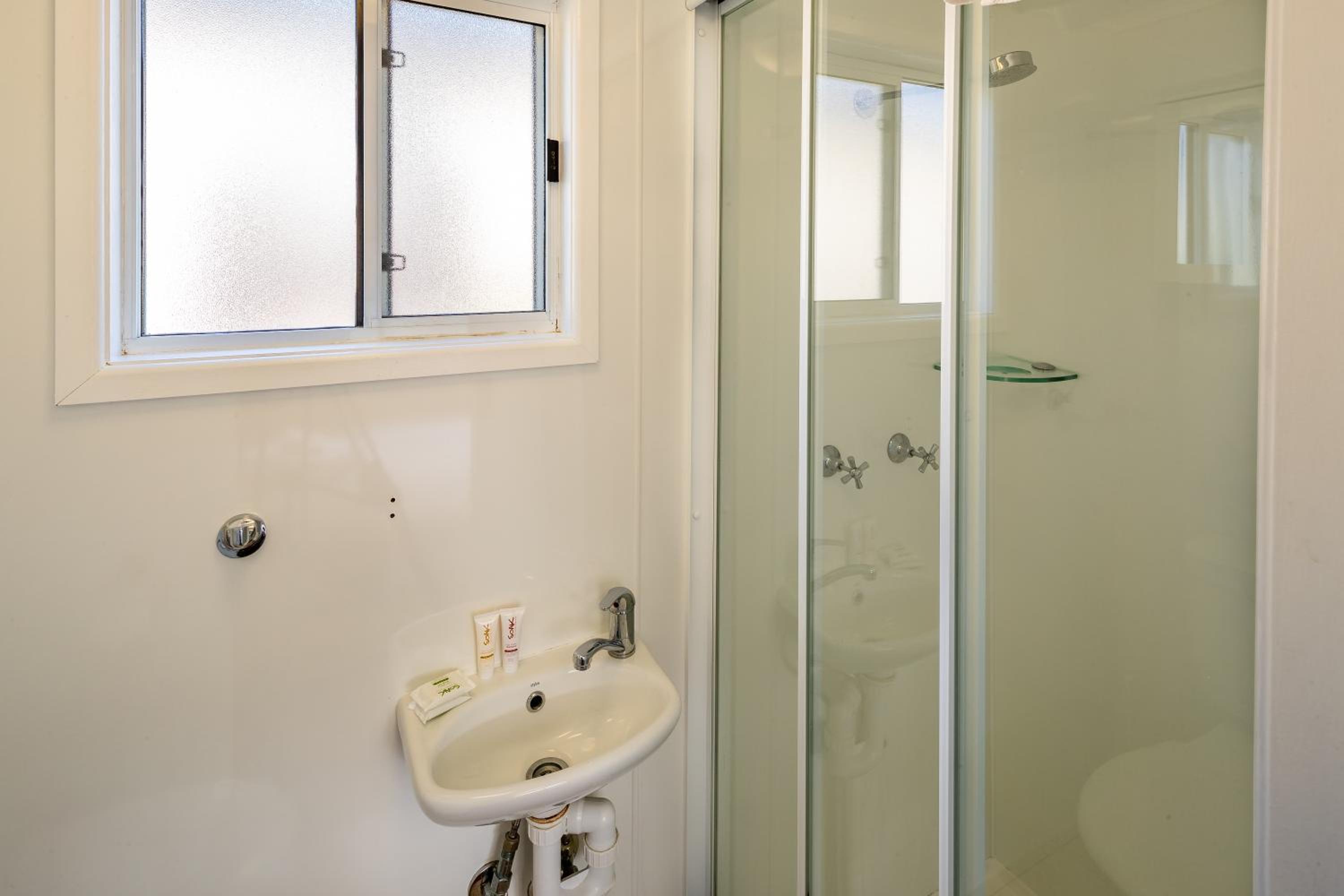 Budget Cabin (1BR) - No pets allowed photo 2