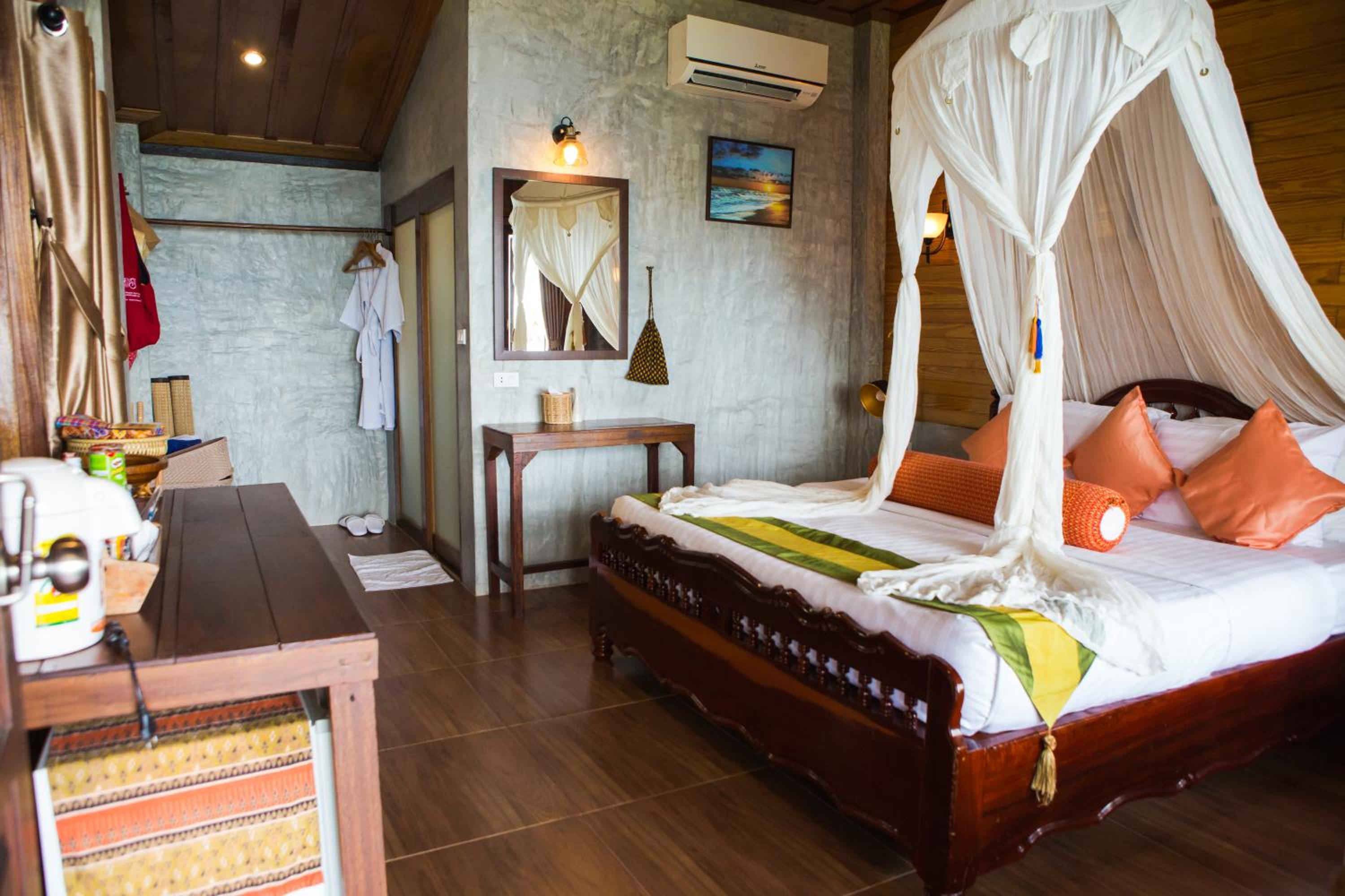 Family Room with Sea View - Photo 17