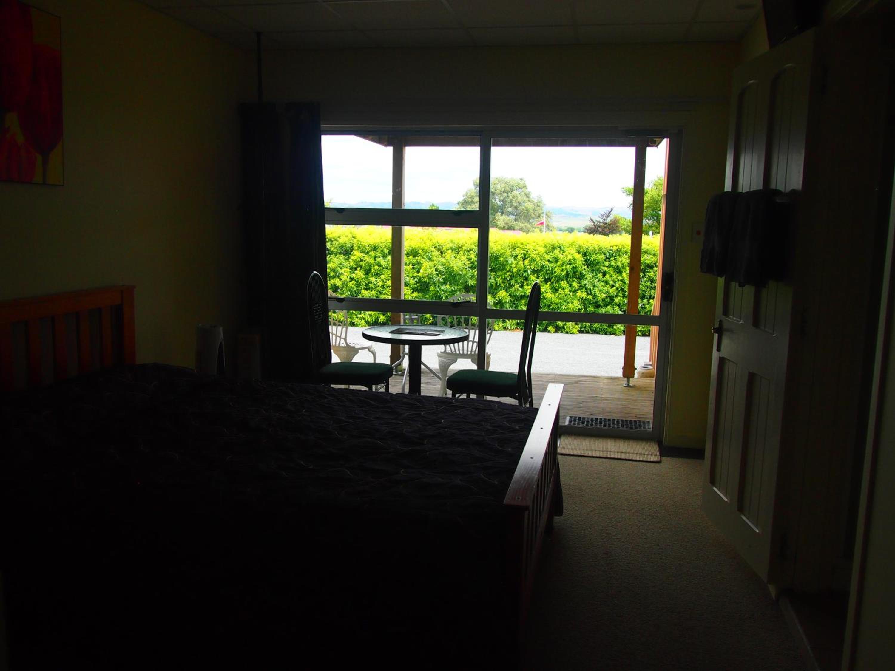 Standard Queen Room - Photo 9
