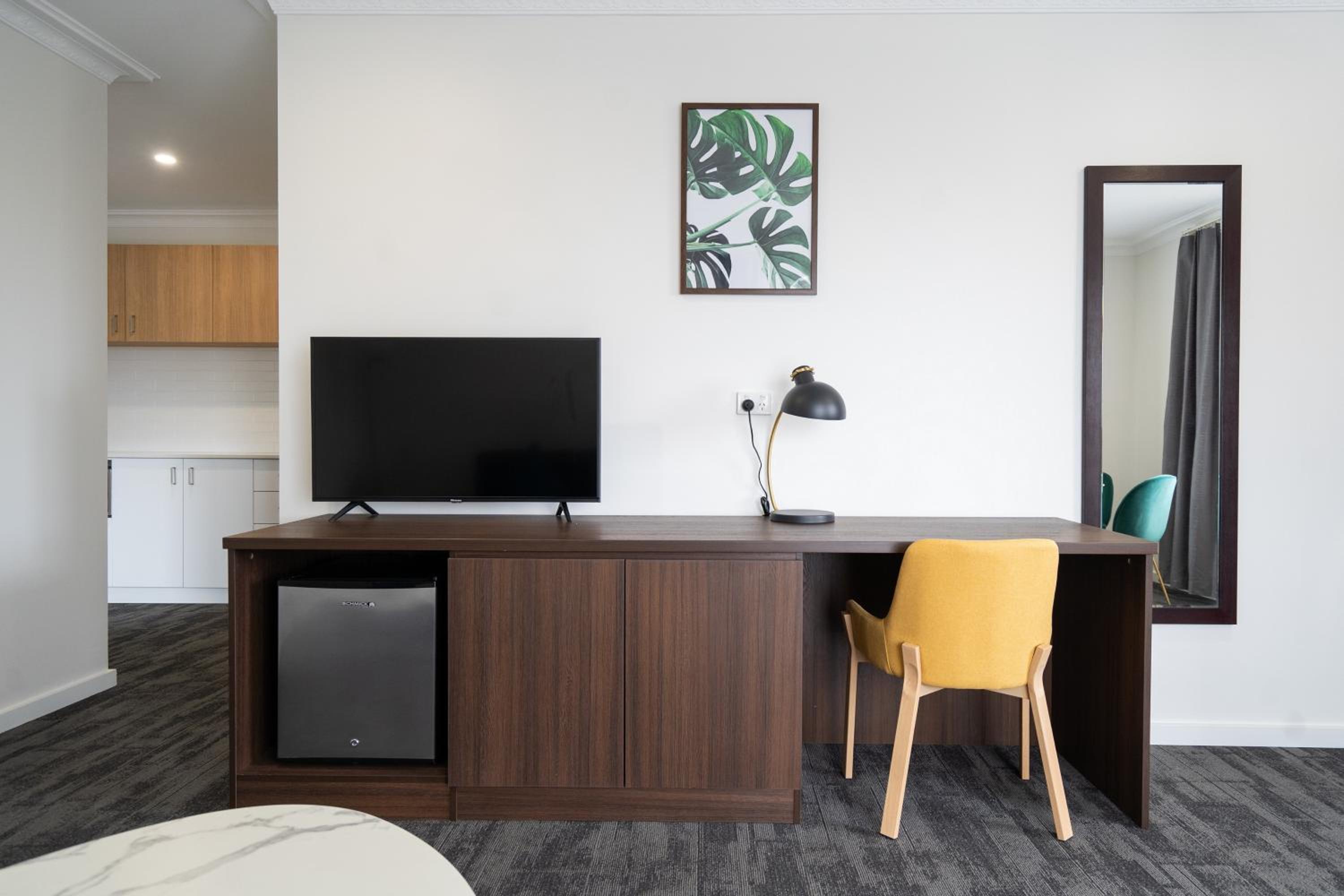 Executive Suite - Photo 4