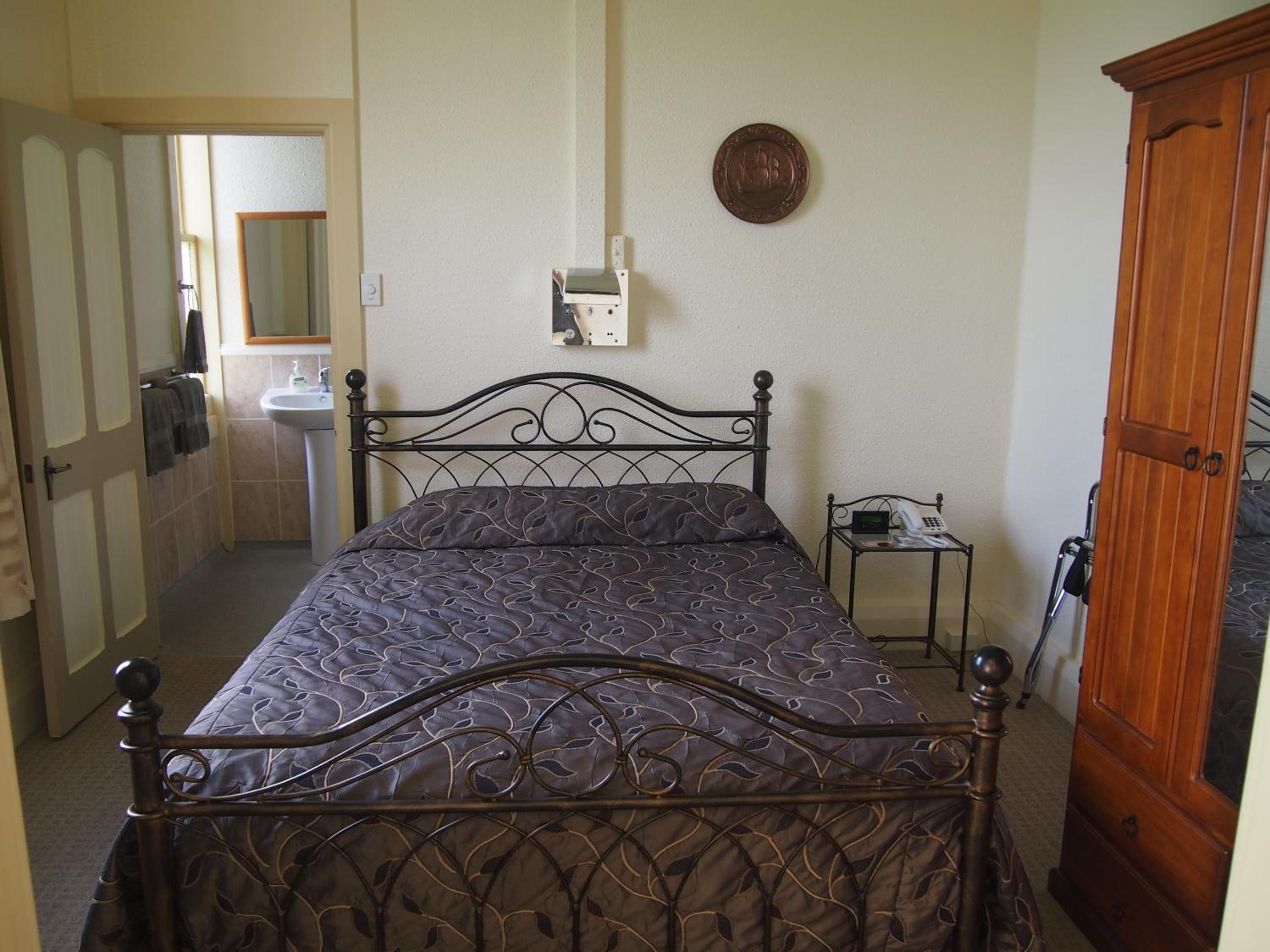 One-Bedroom Suite with Spa Bath - Photo 1