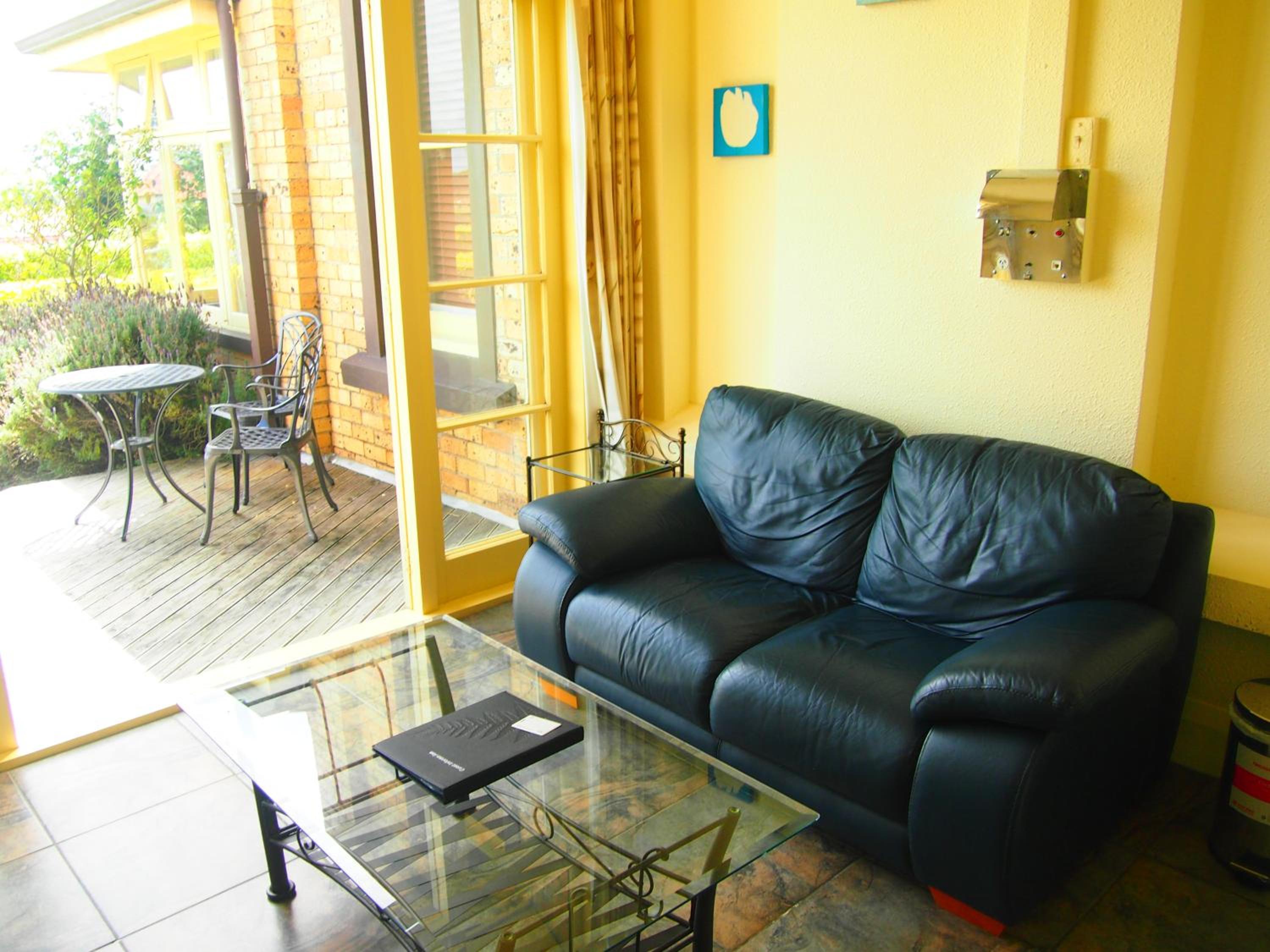One-Bedroom Suite with Spa Bath - Photo 3