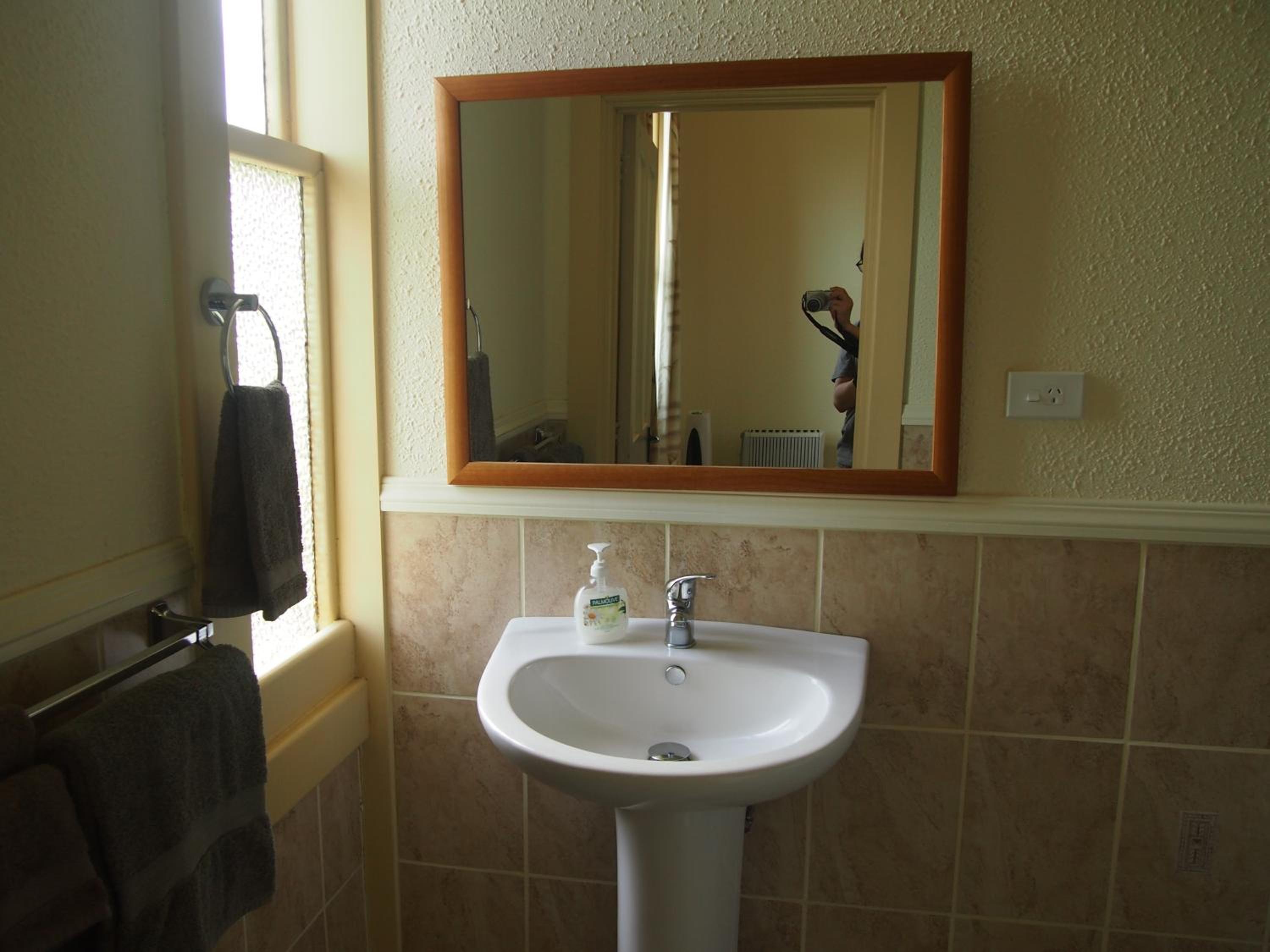 One-Bedroom Suite with Spa Bath - Photo 6
