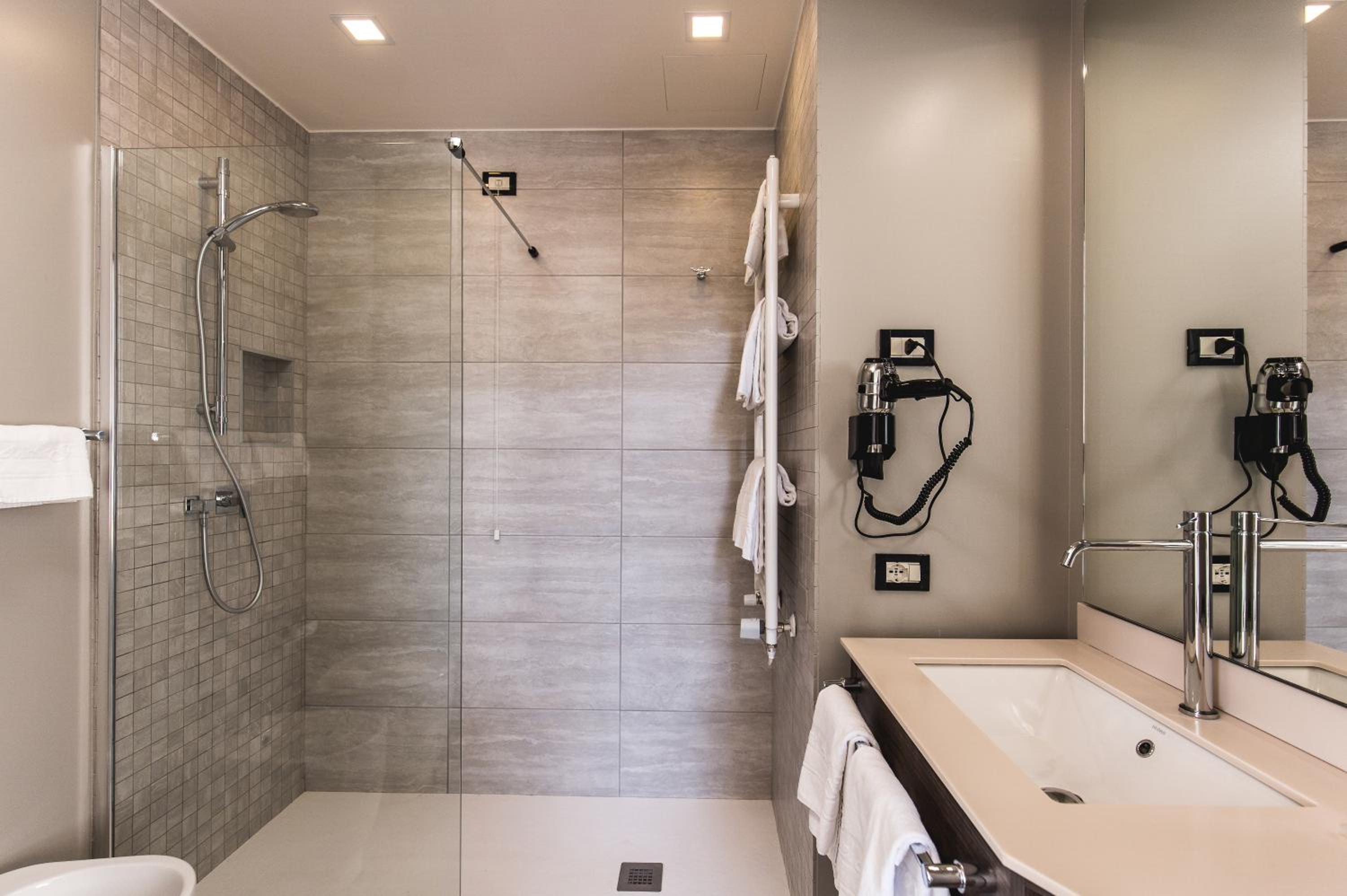 Junior Suite with Hot Tub photo 3