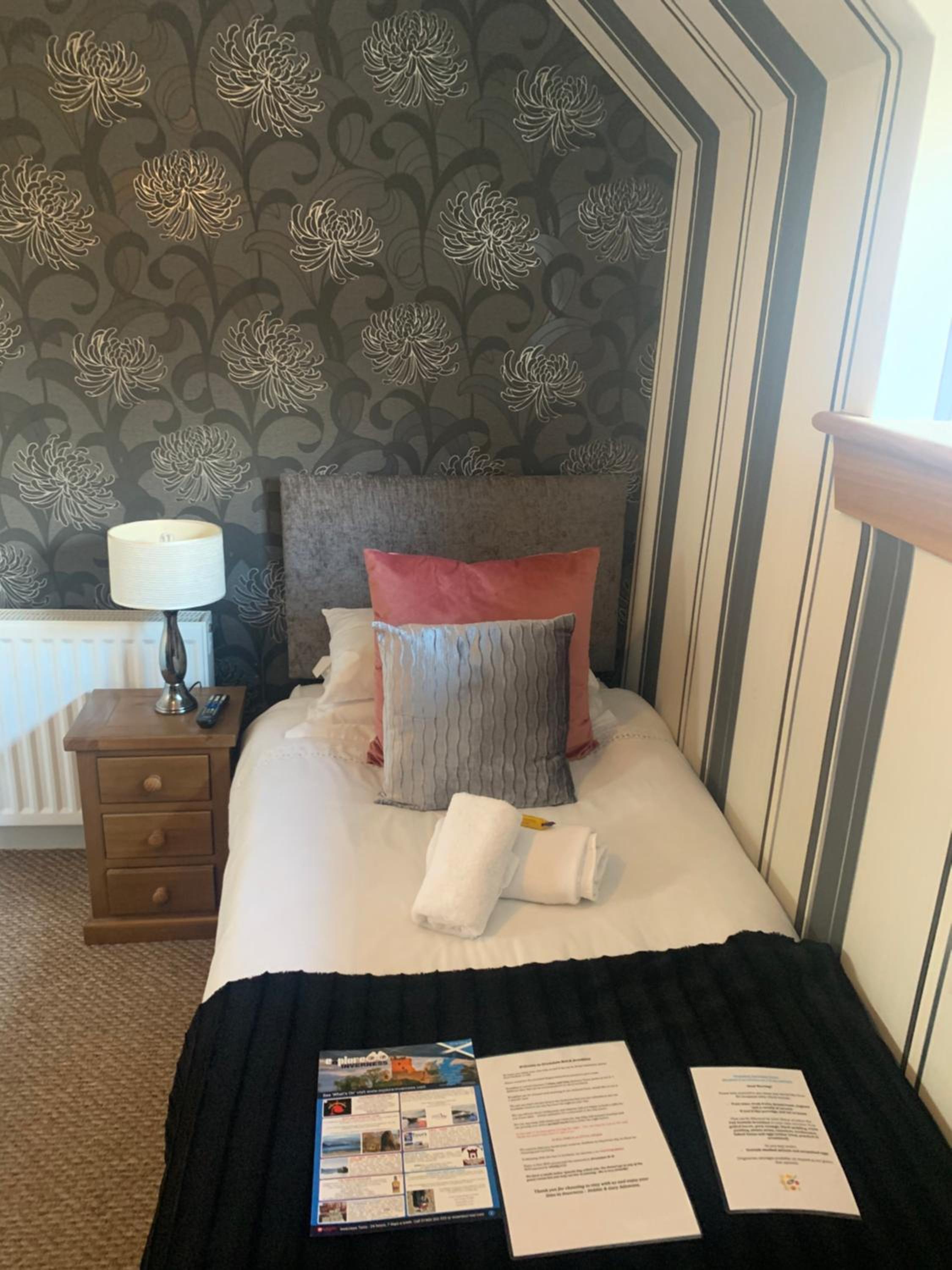 Single Room with Private Bathroom photo 3