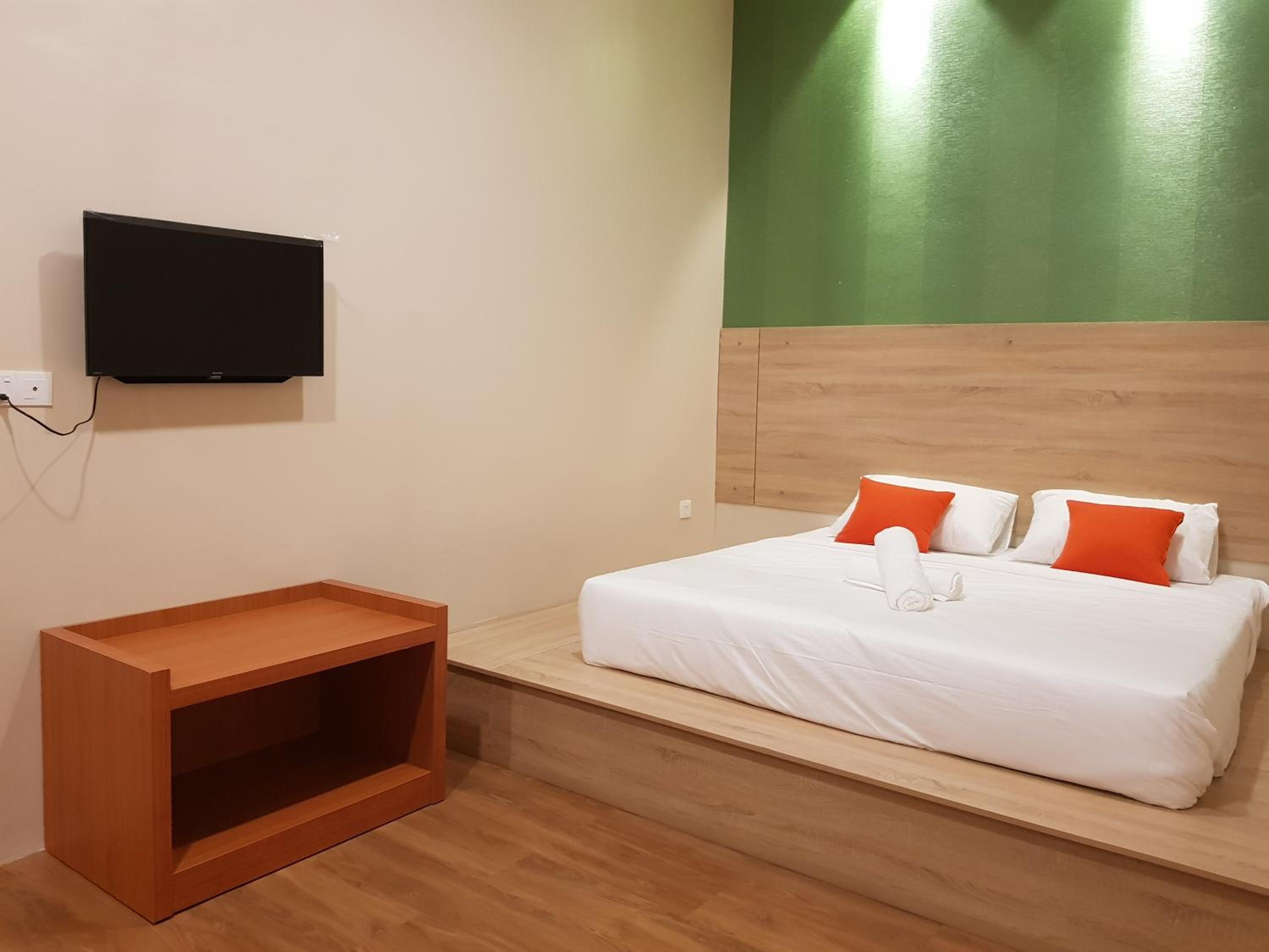 Deluxe King Room - Photo 3