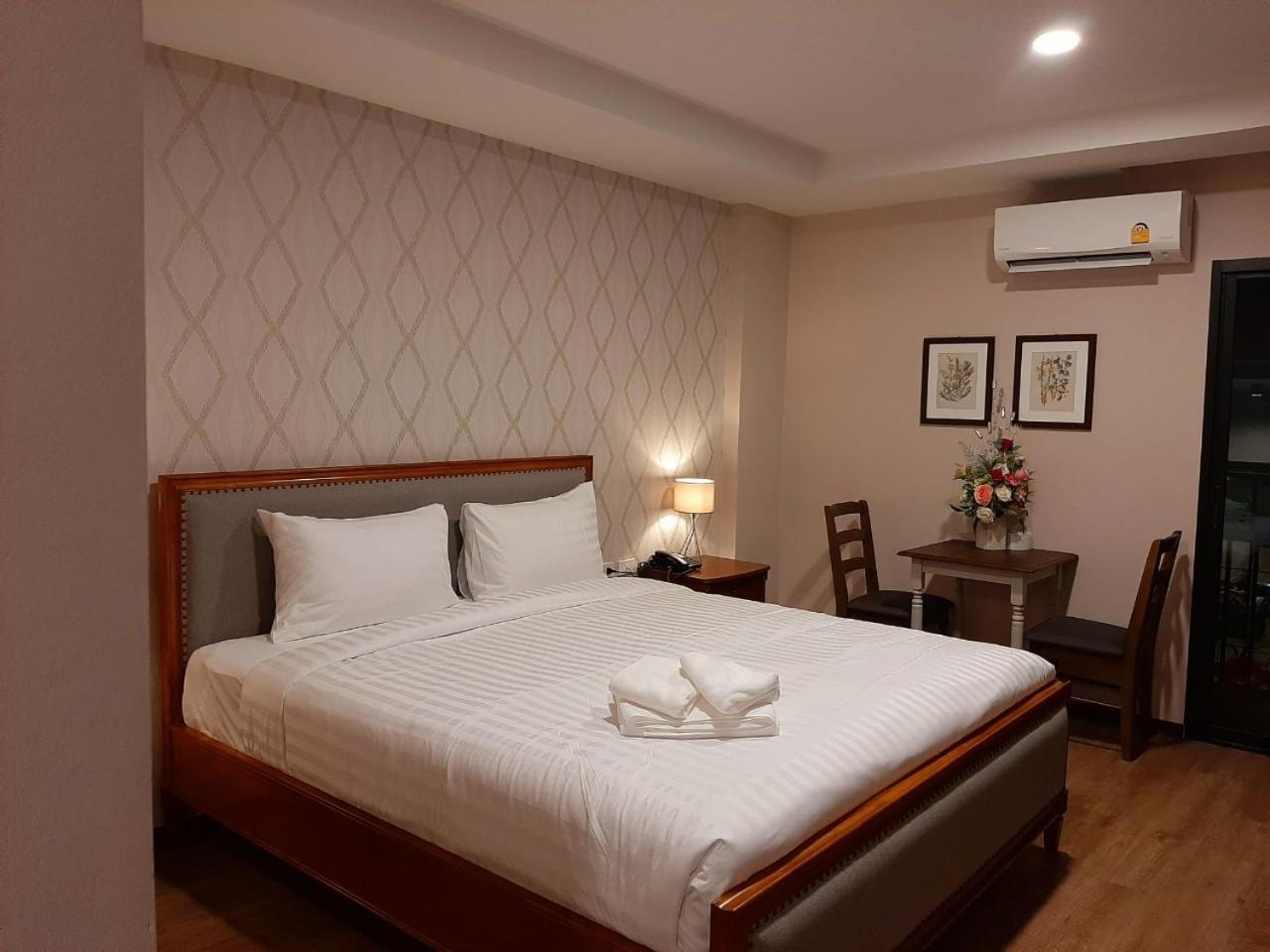 Deluxe King Room photo 3