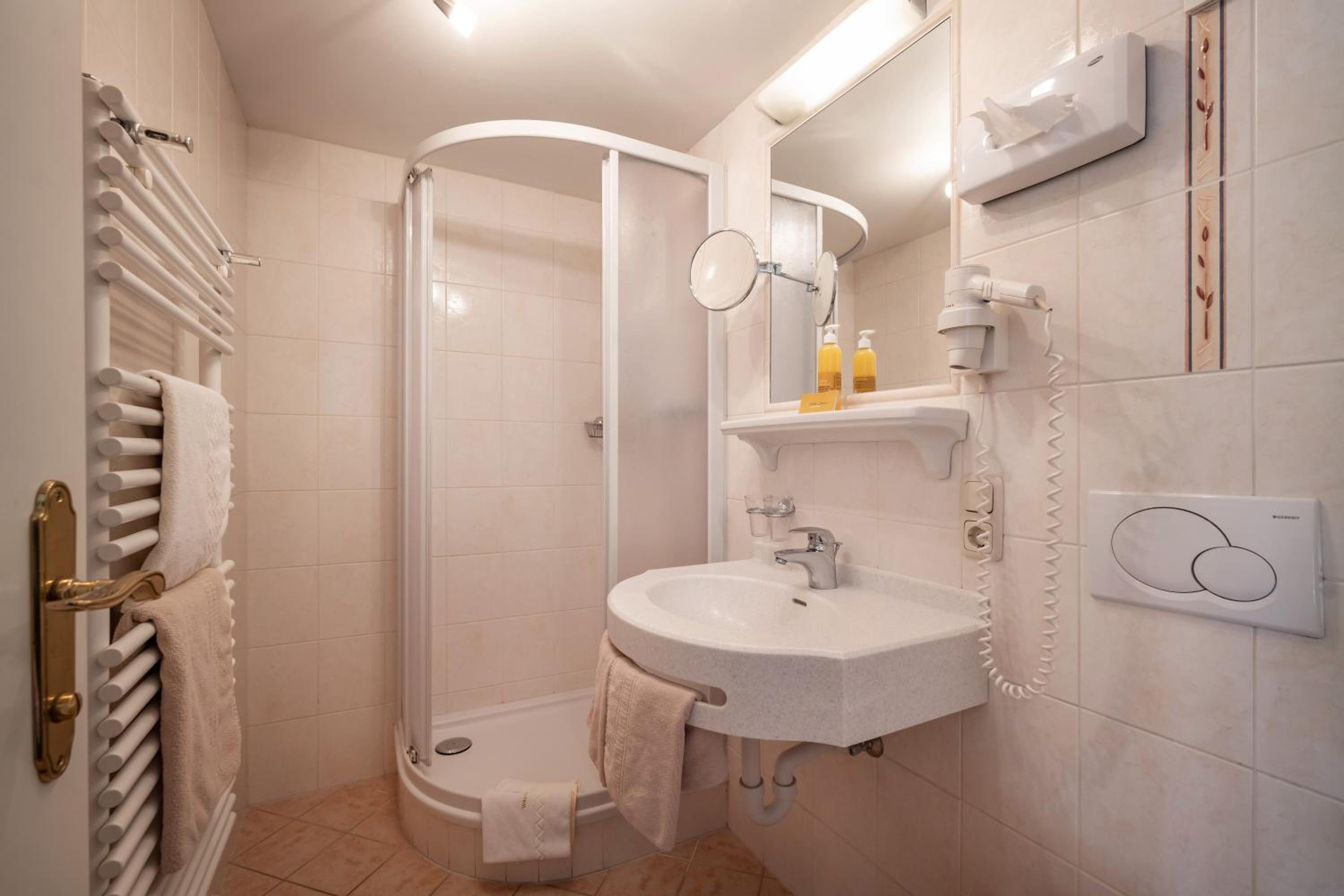 Basic Double Room with Garden View - Photo 2