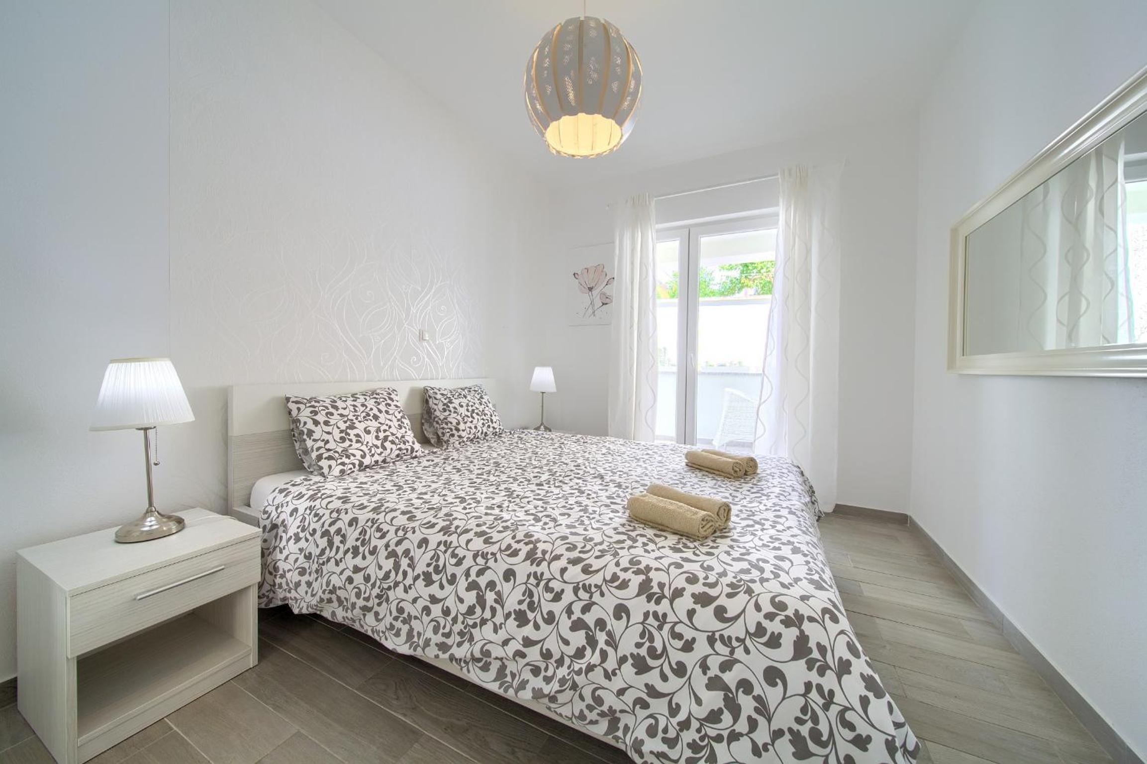 Comfort Two-Bedroom Apartment with Balcony - Photo 3