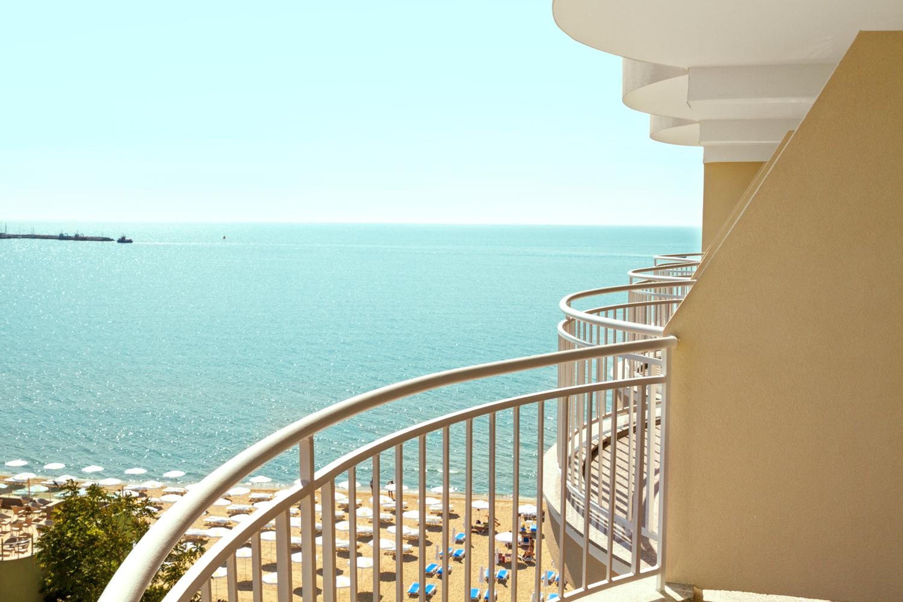 Twin Room with Balcony and side Sea View  - Photo 3