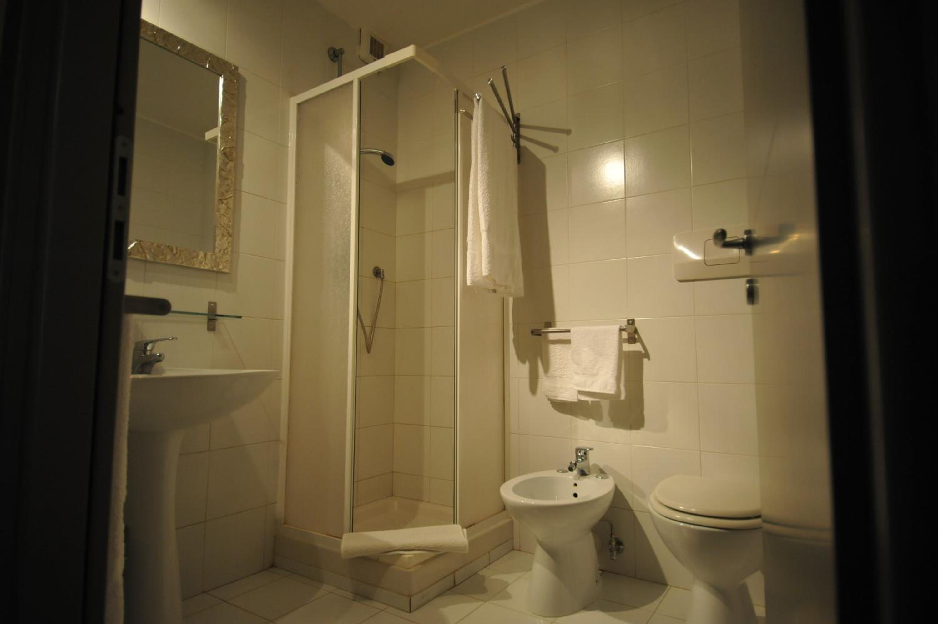 Economy Double or Twin Room photo 3
