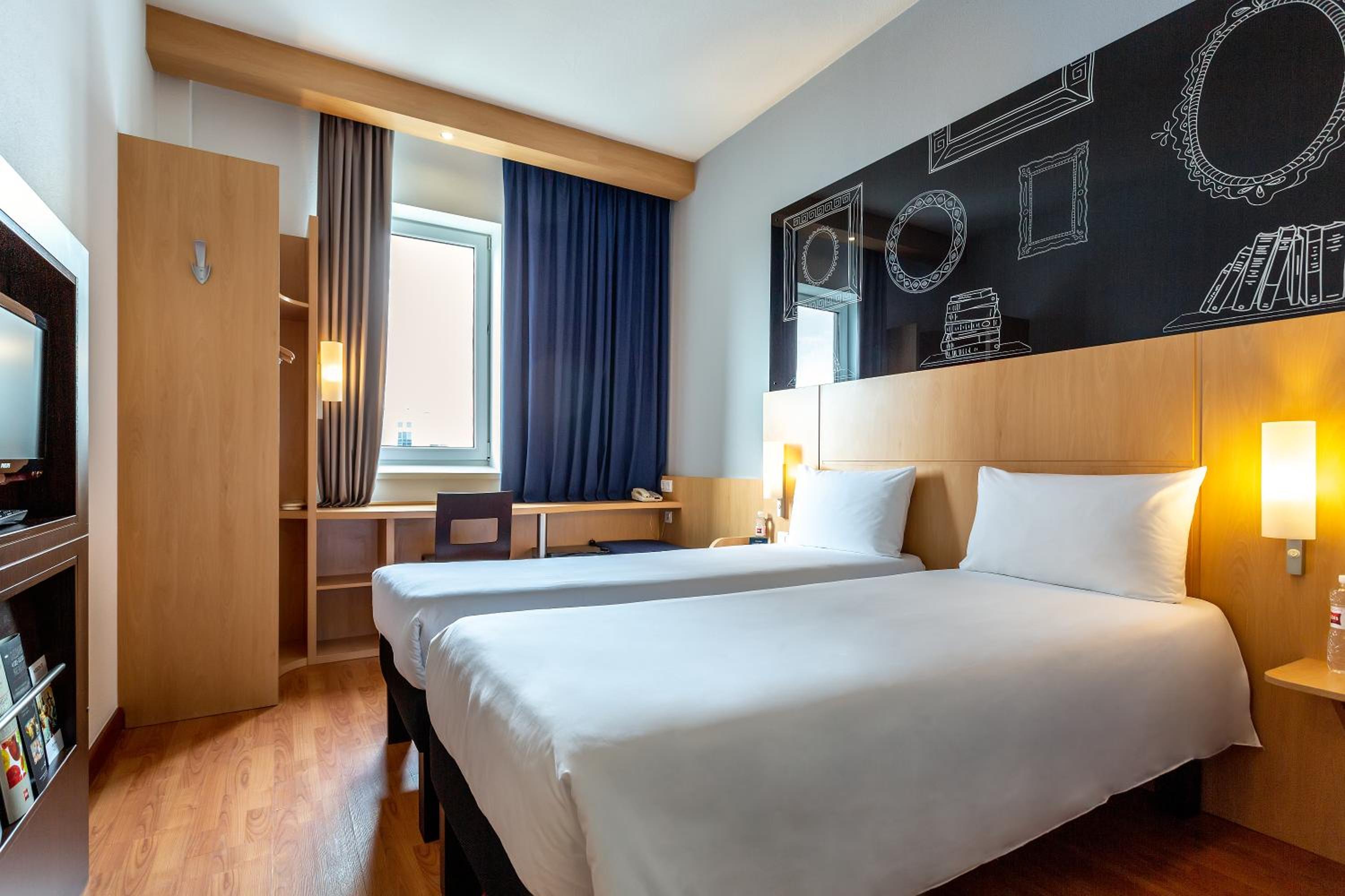 Standard Twin Room - Photo 6