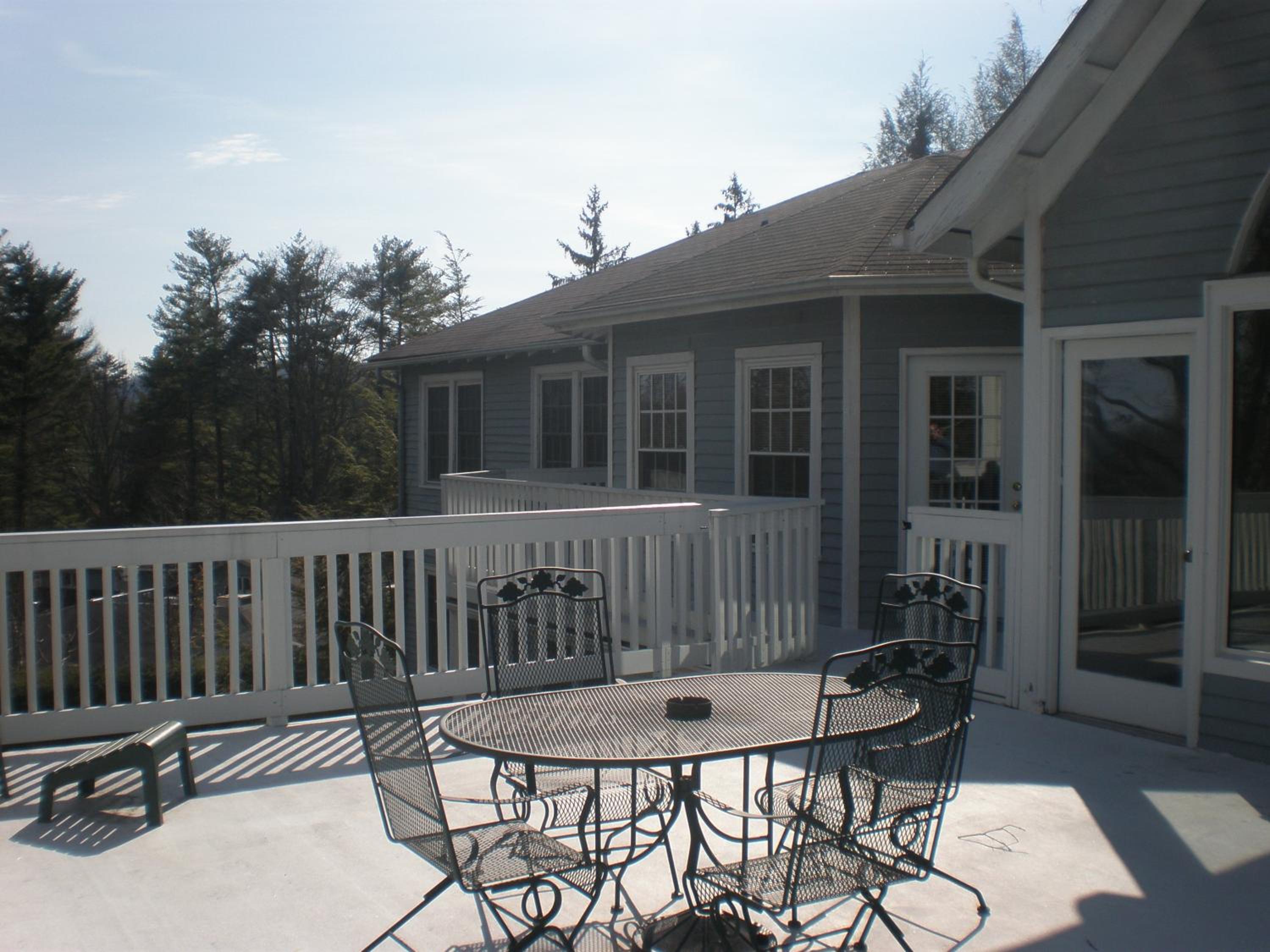 Lodge King Room with Balcony - Photo 7