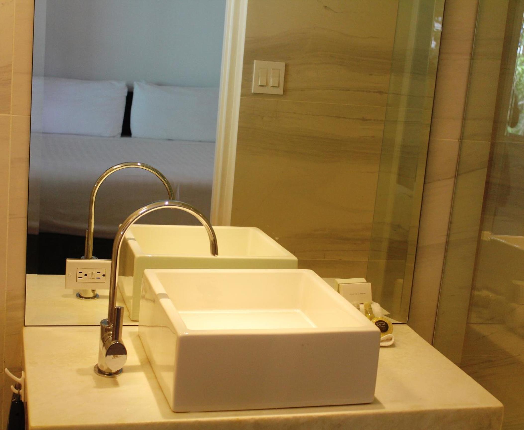 Standard Double Room - Photo 6