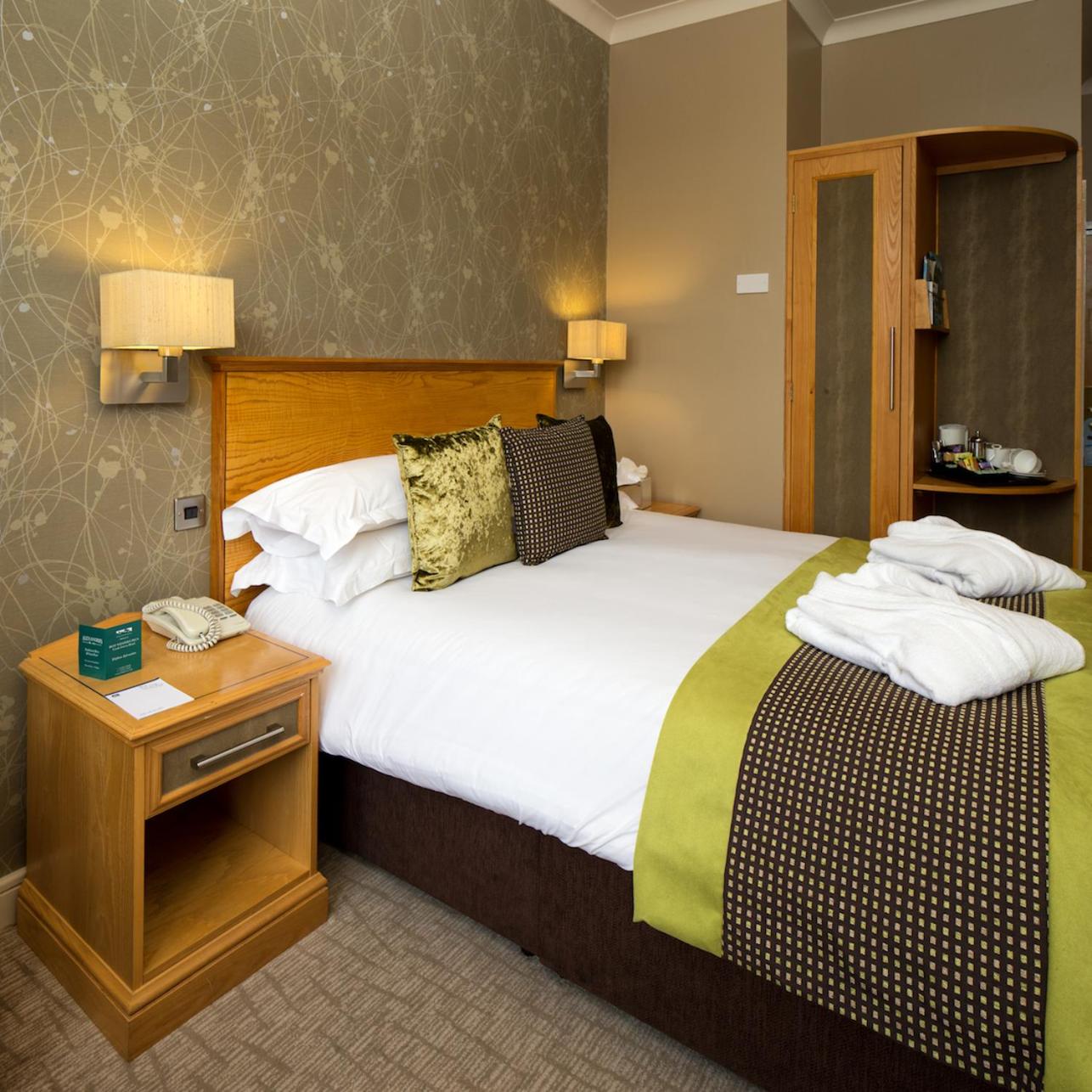Standard Double Room - Photo 8