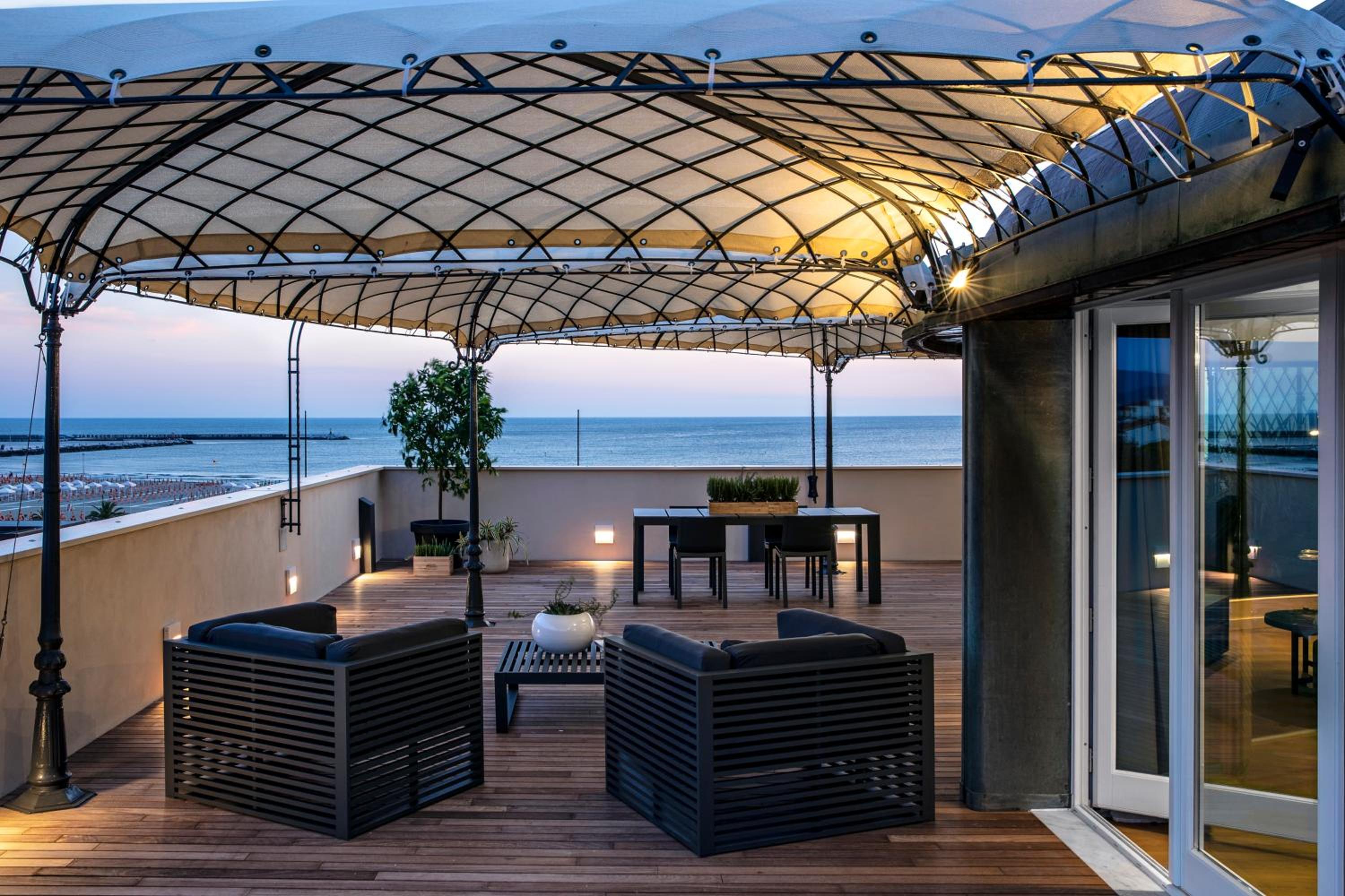 Penthouse Suite - Photo 12