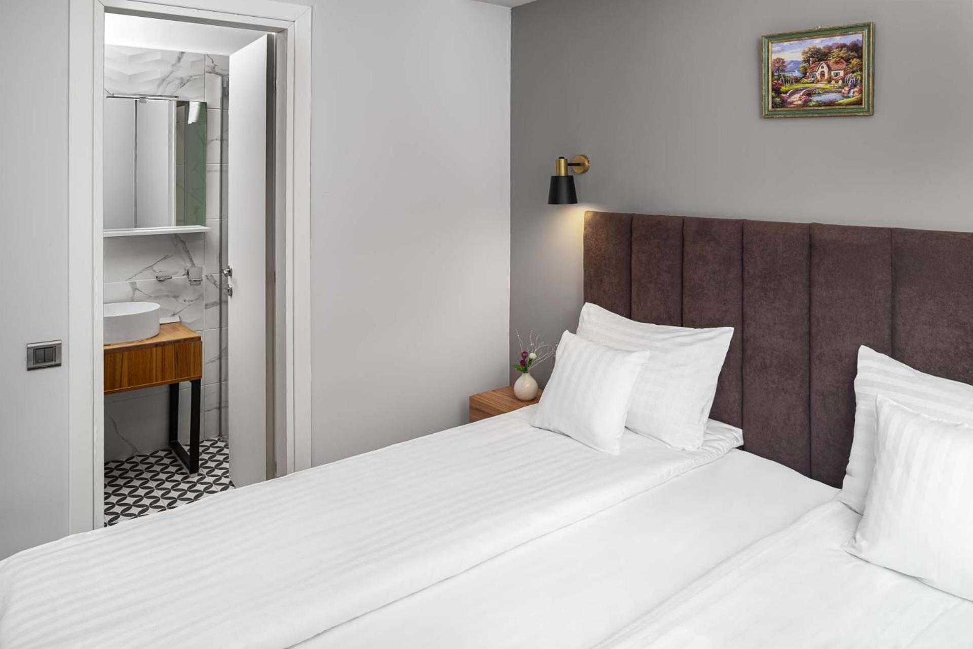 Standard Double or Twin Room - Photo 1
