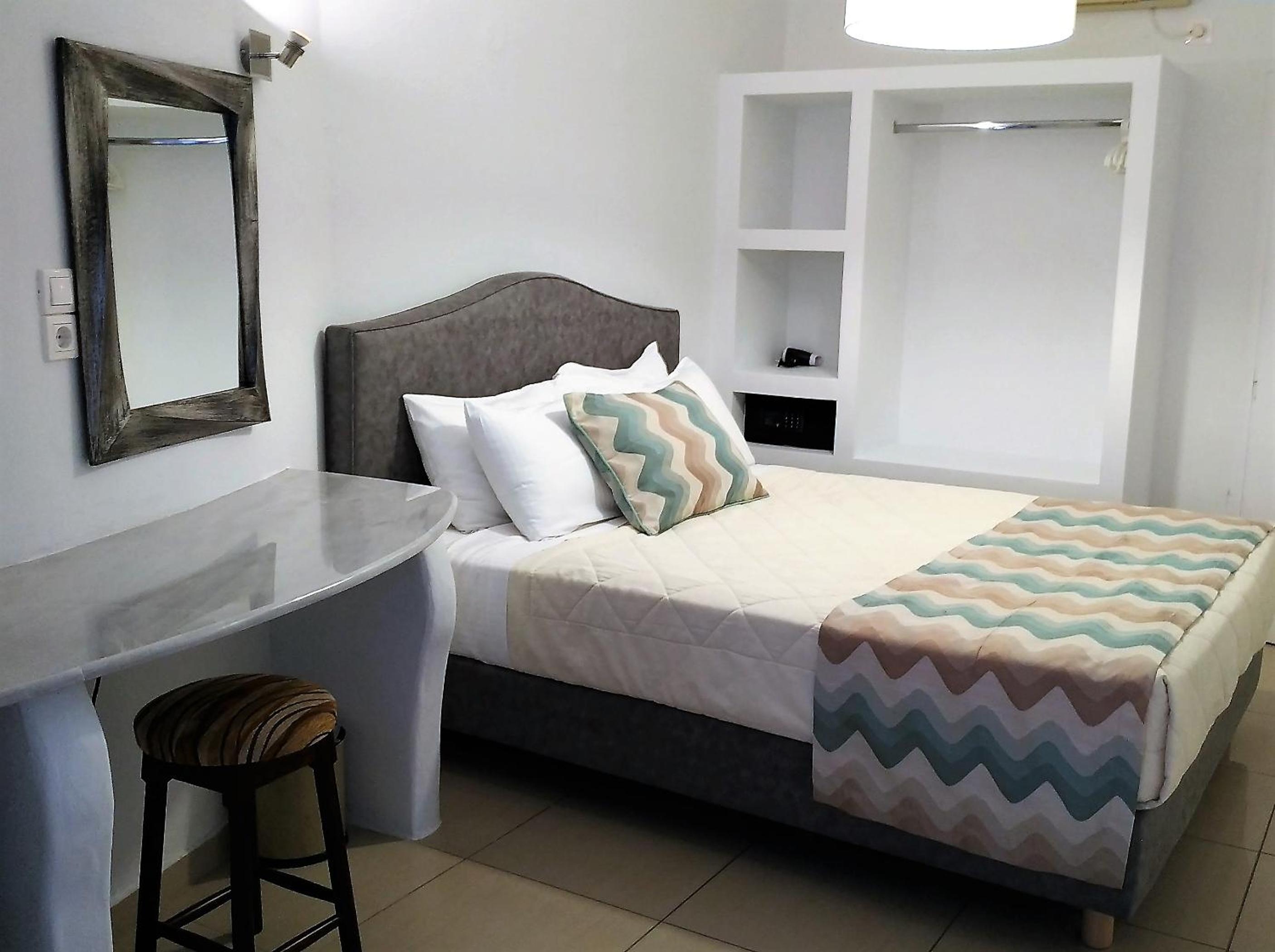 Double Room with Caldera View - Photo 3