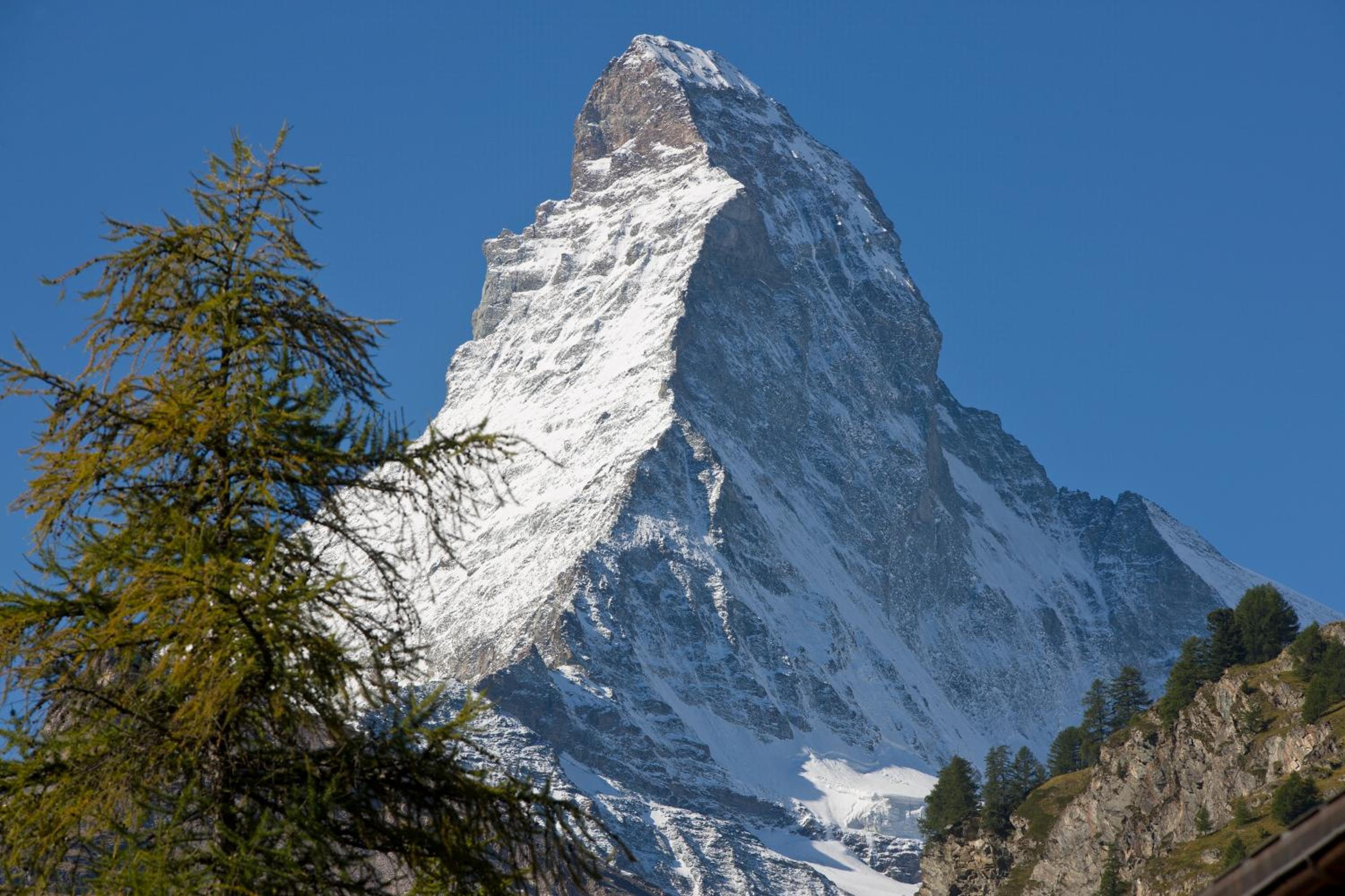 Twin Room with Matterhorn View - Photo 5