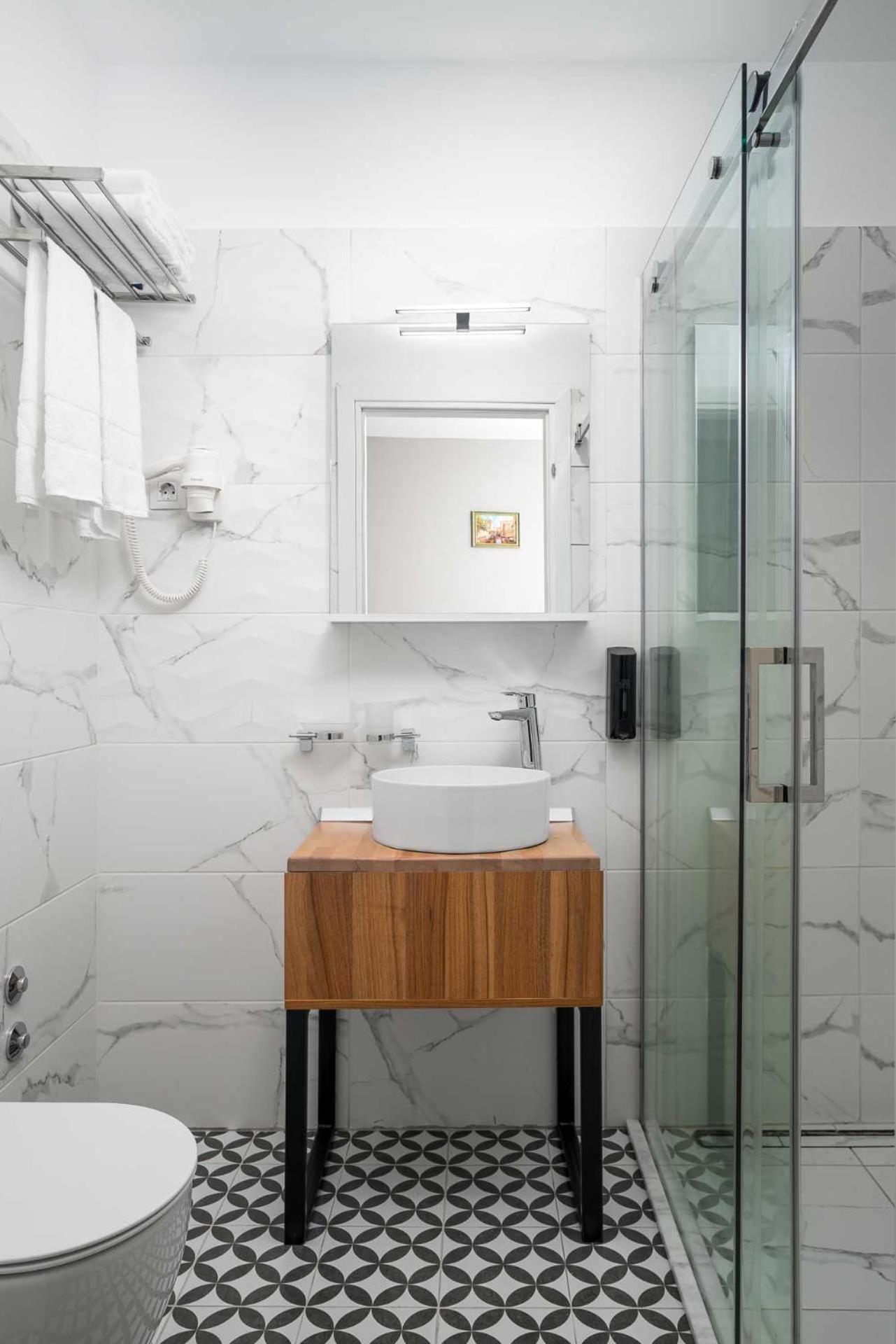 Standard Double or Twin Room - Photo 4