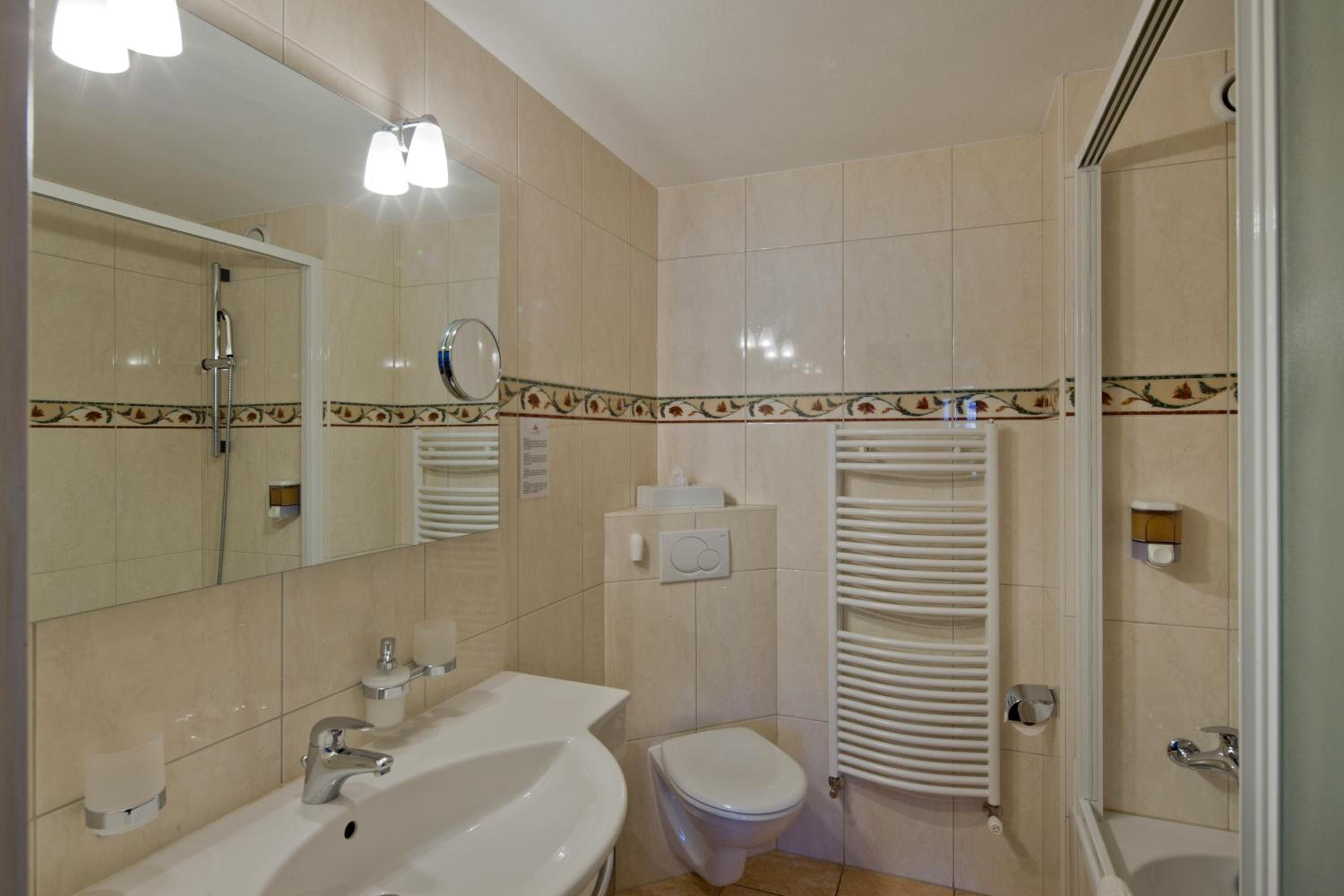 Northern Twin Room - Photo 12