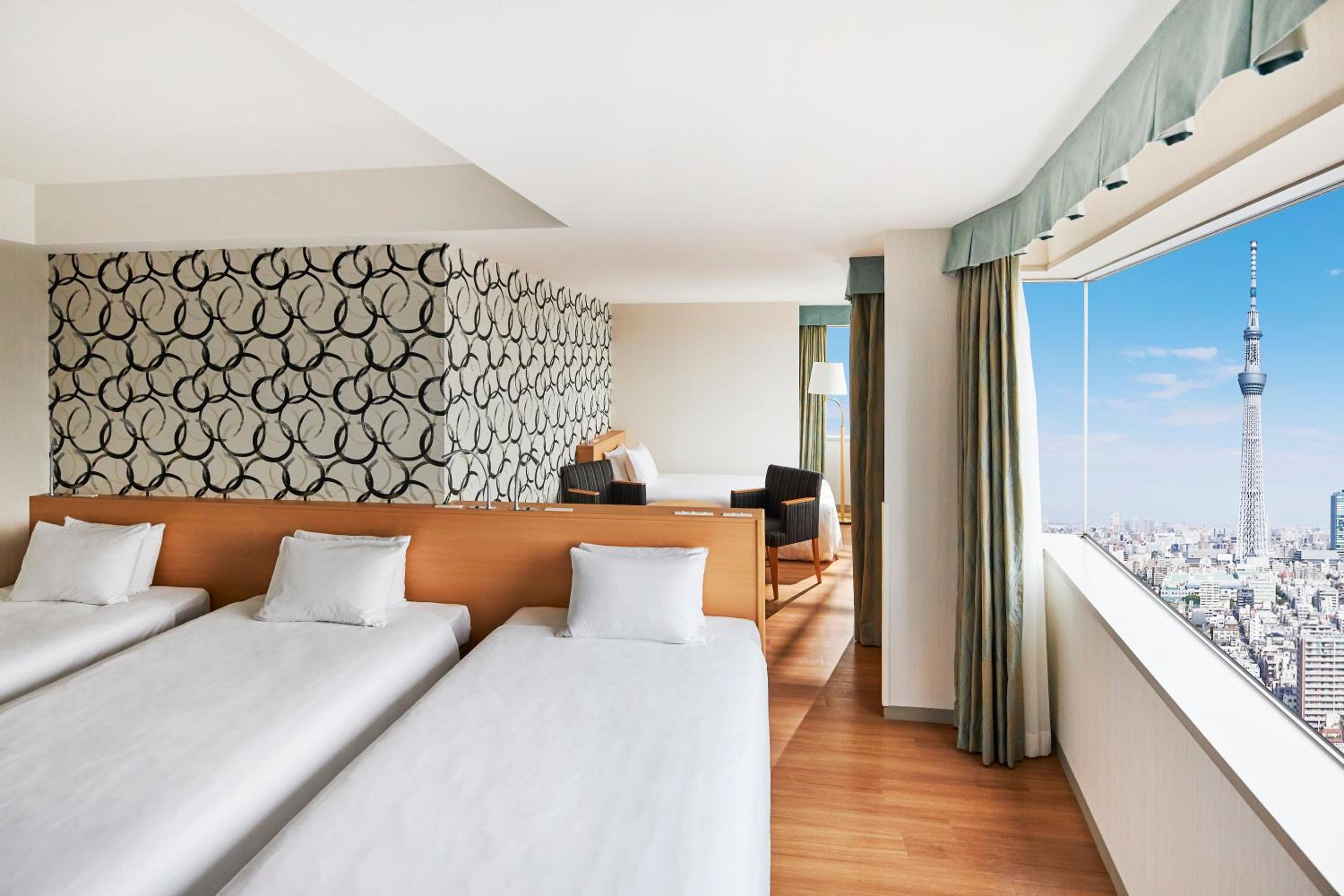 Corner Quadruple Room with Tokyo Sky Tree View - Non-Smoking thumbnail 5