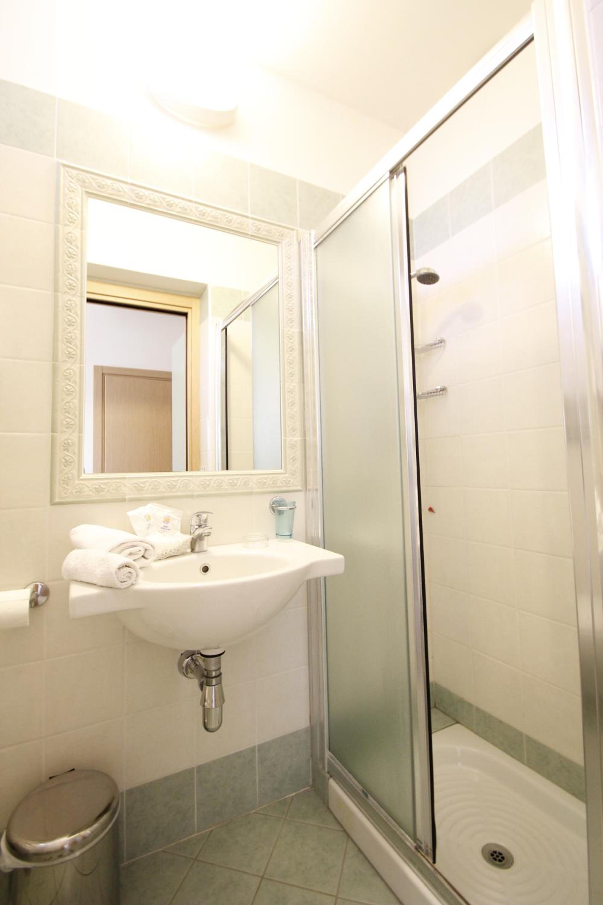 Double Room - Photo 5